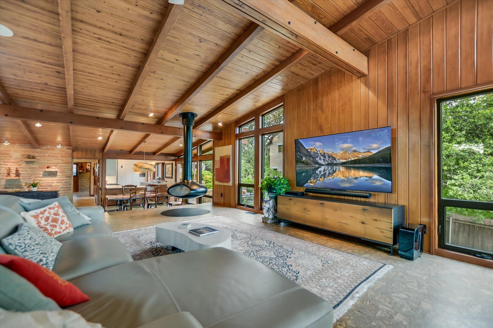 407 Almarion Dr Property Photo 8