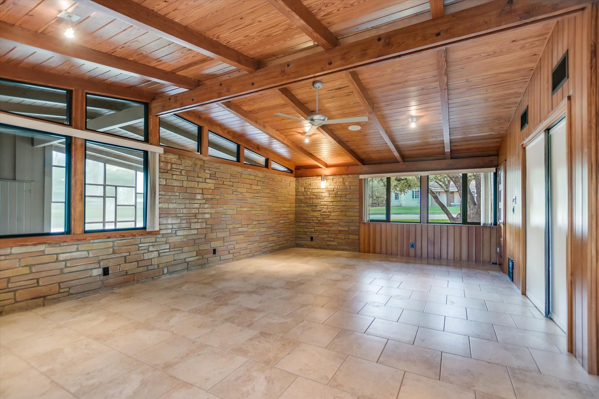 407 Almarion Dr Property Photo 14