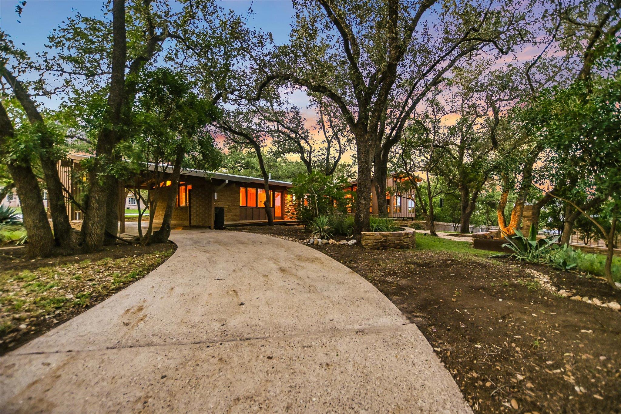 407 Almarion Dr Property Photo 29