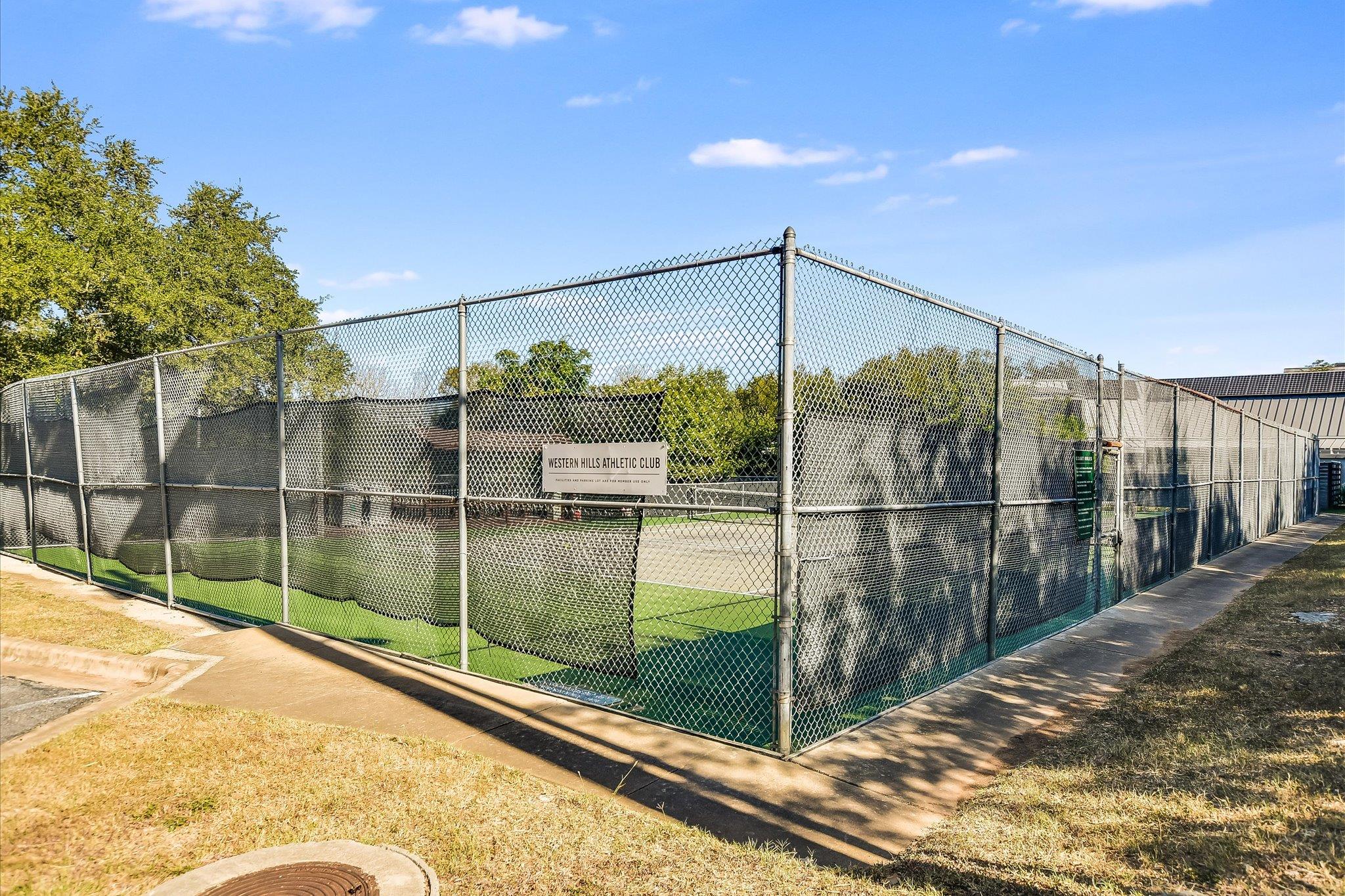 407 Almarion Dr Property Photo 38