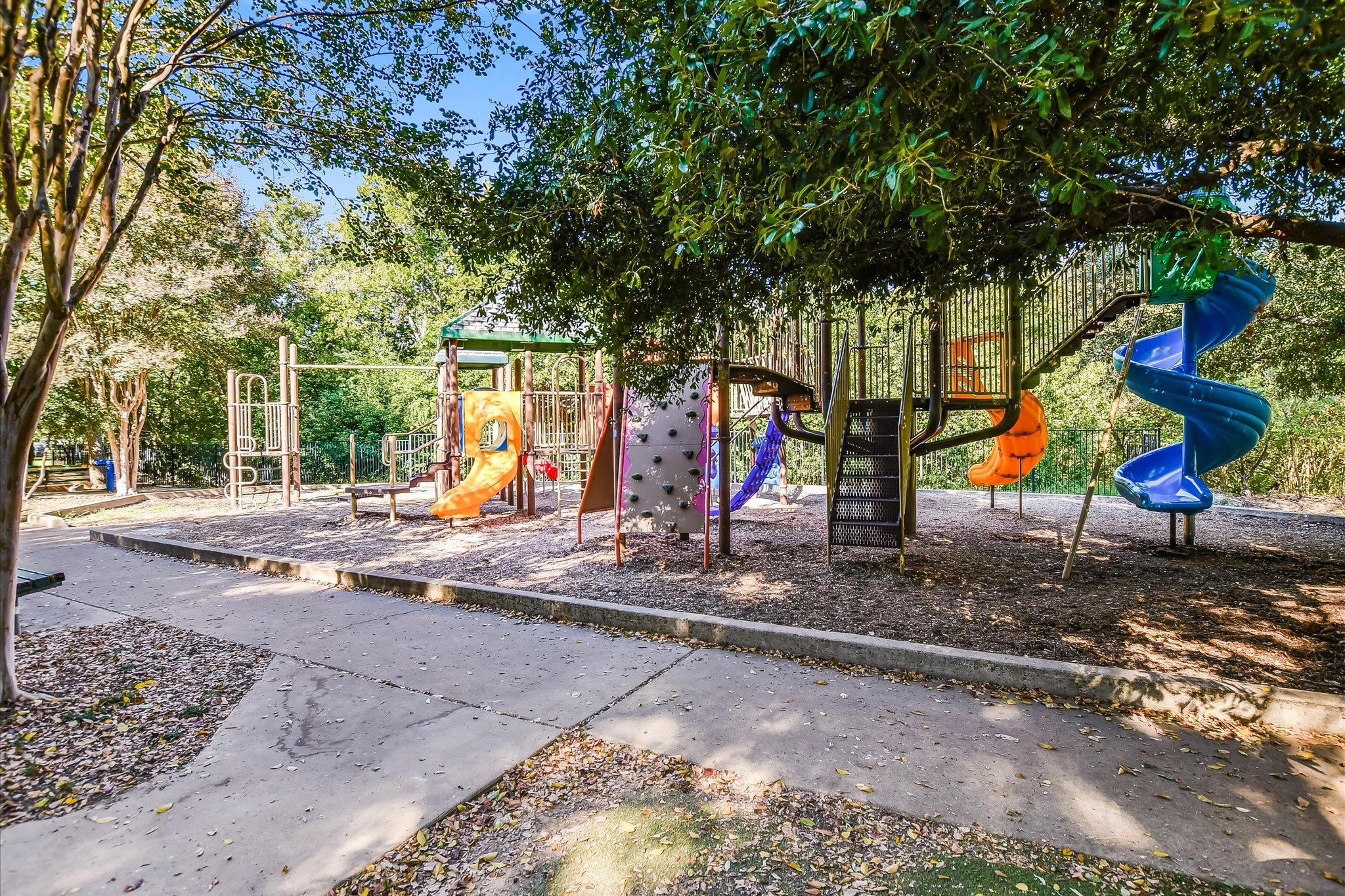 407 Almarion Dr Property Photo 39