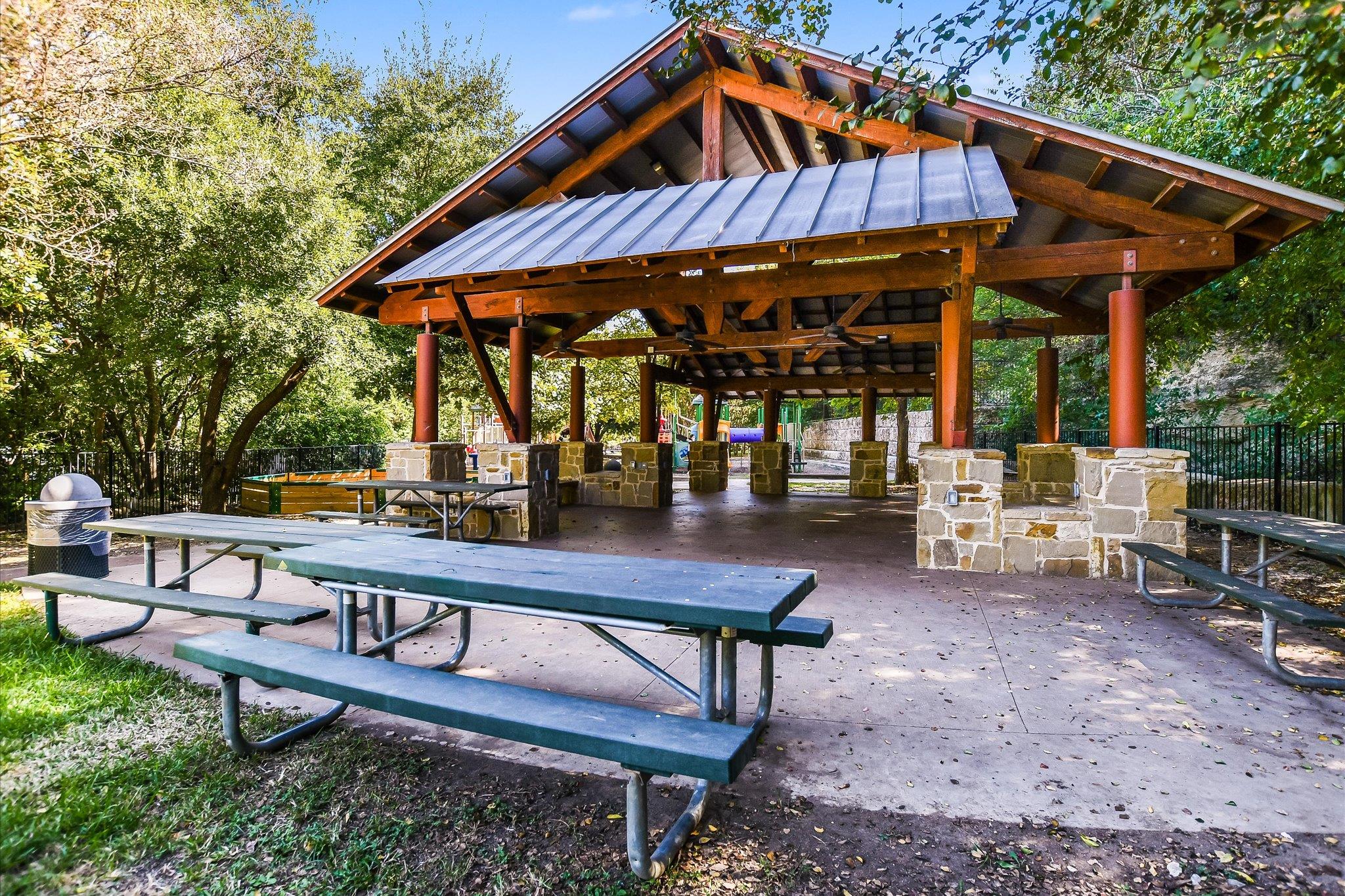 407 Almarion Dr Property Photo 40