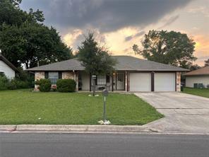 705 E Central Dr Property Photo 1
