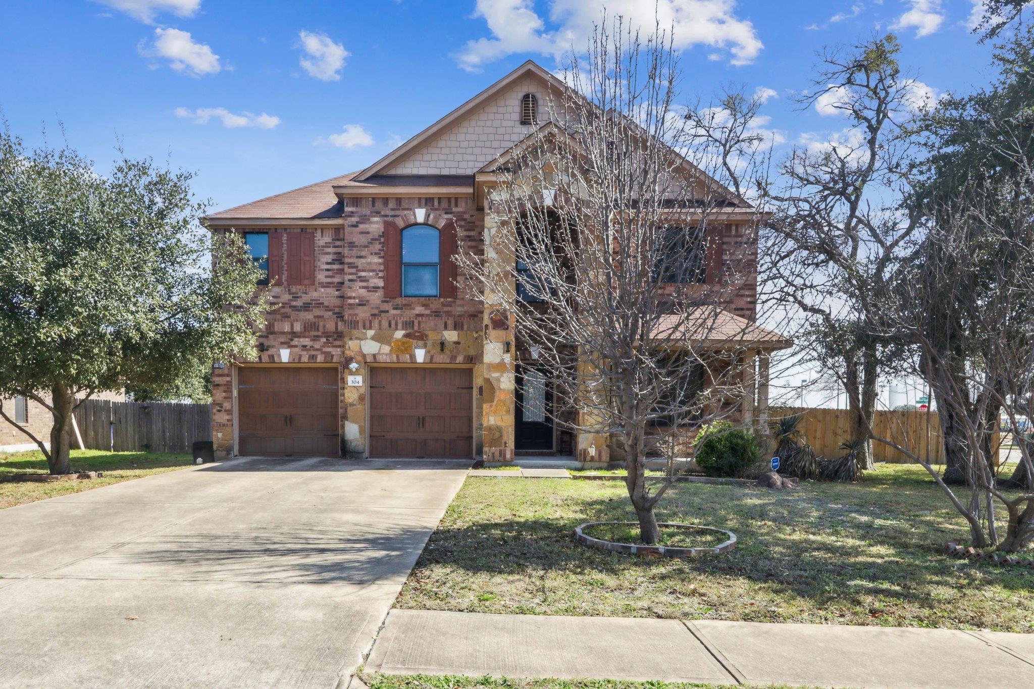 304 Gold Star Dr Property Photo 1