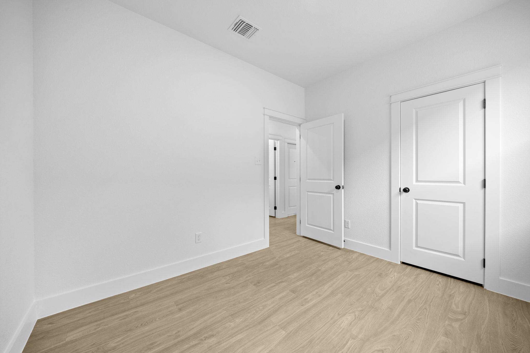 937 Ramblewood St Property Photo 13