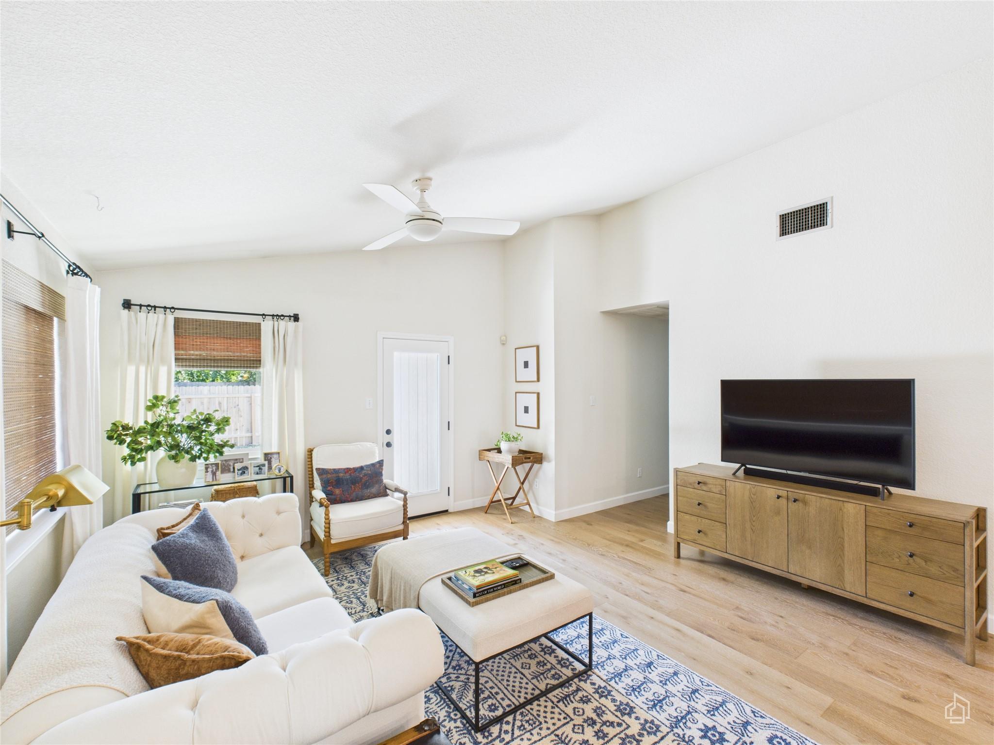 4309 Companeros Way Property Photo 5