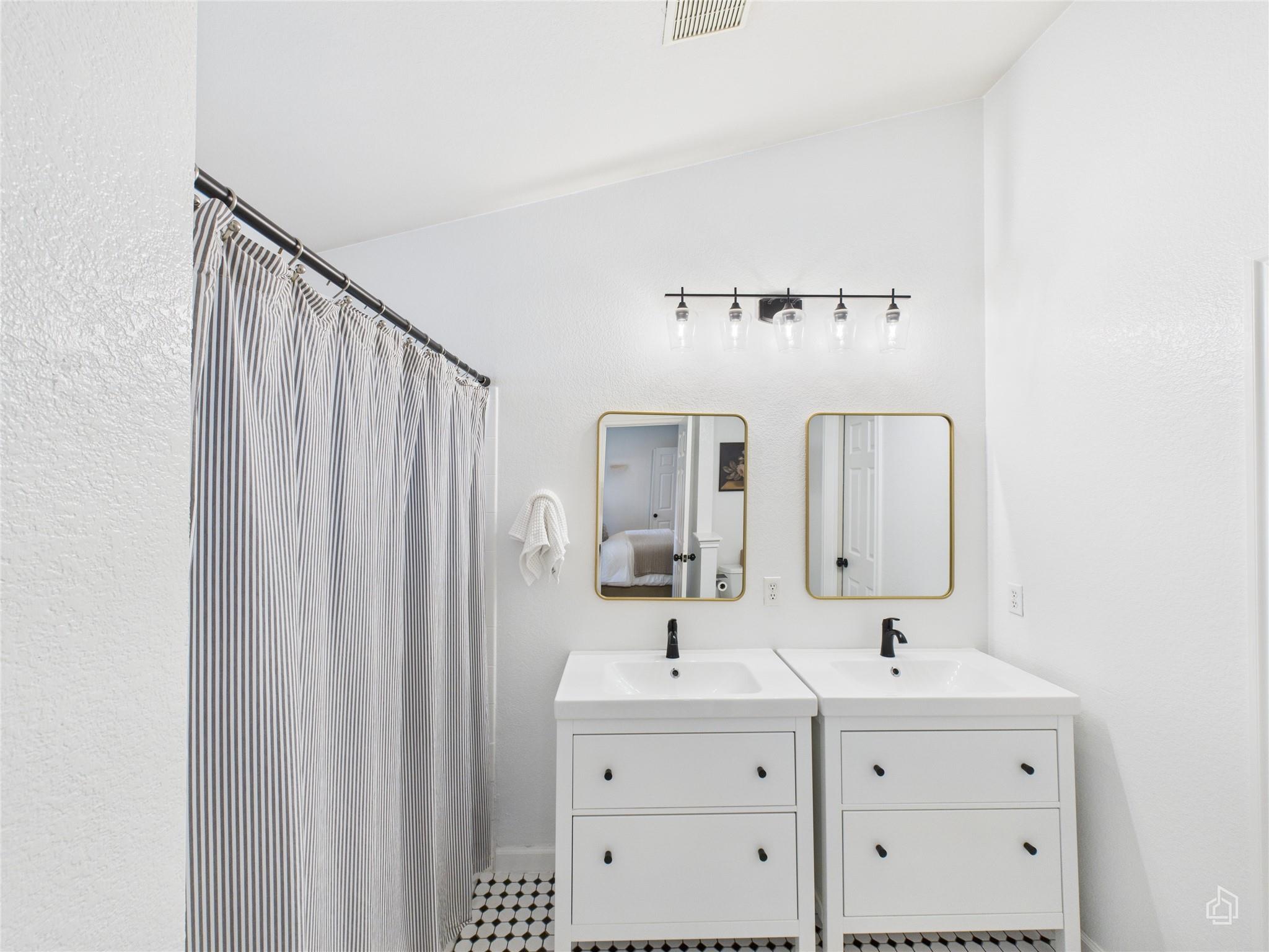 4309 Companeros Way Property Photo 13