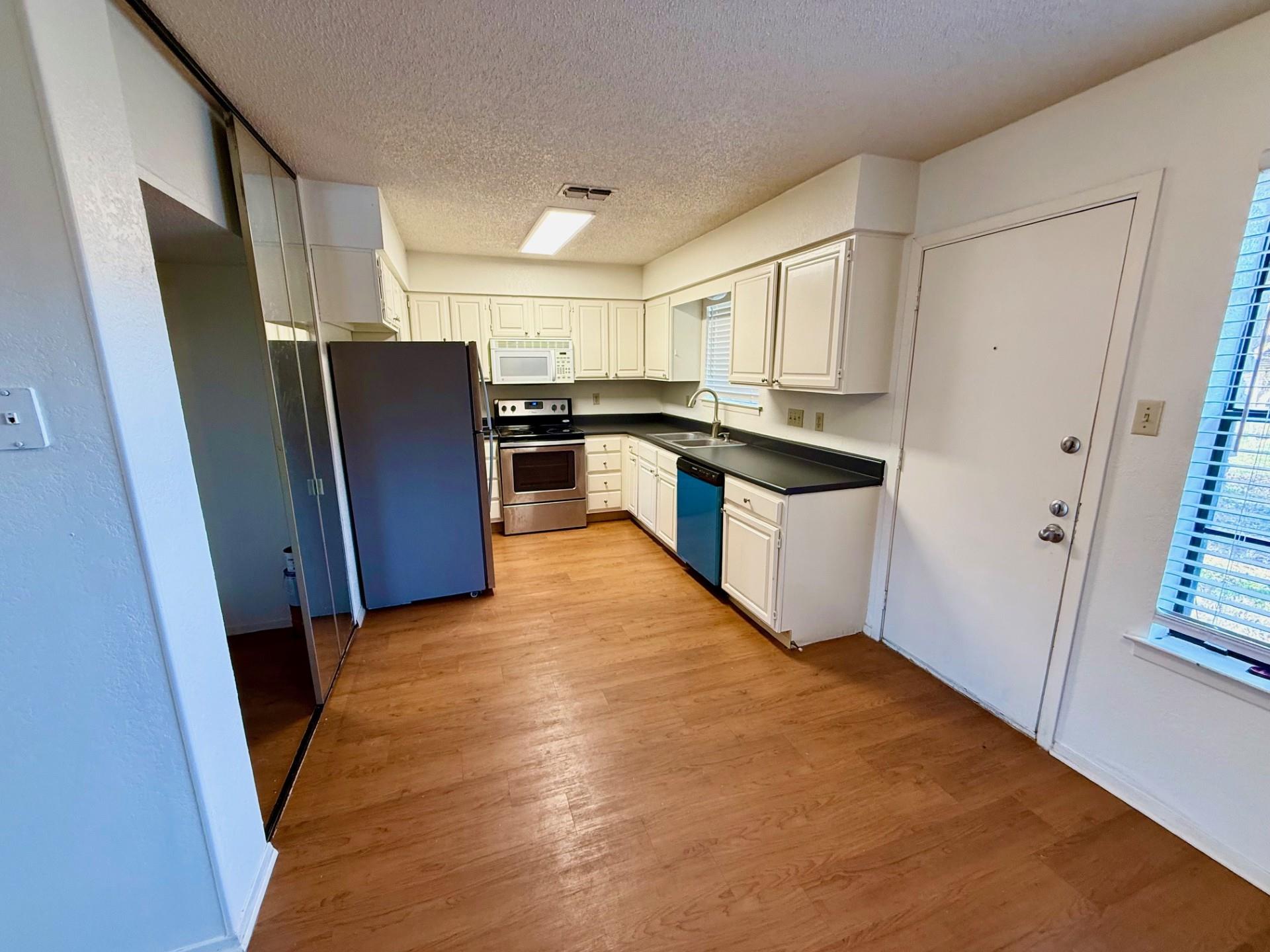508 Algerita Dr B Property Photo 3