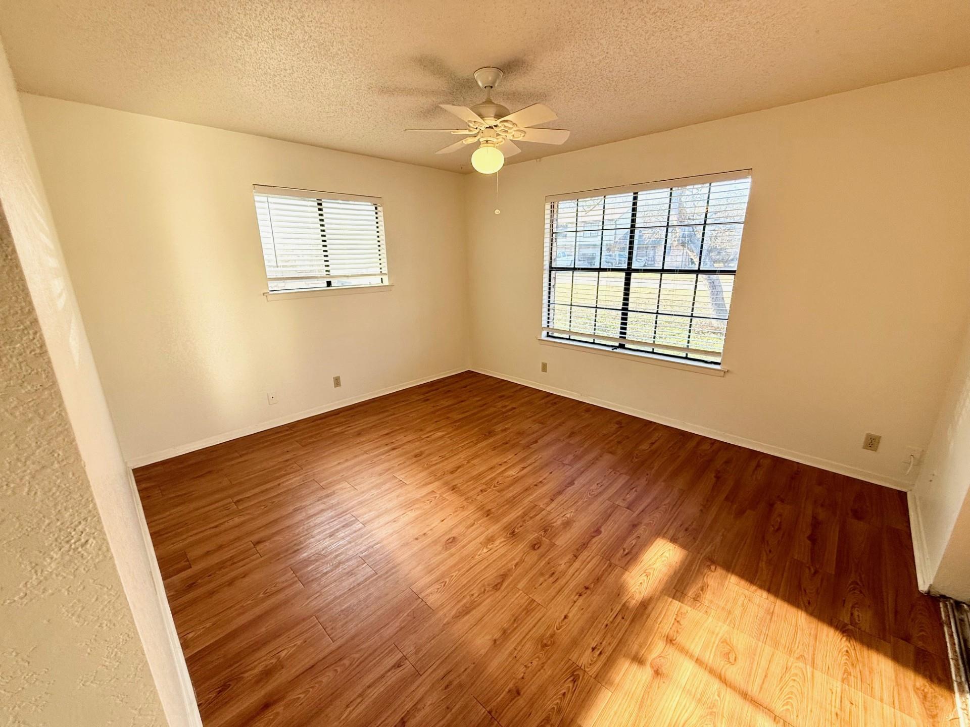 508 Algerita Dr B Property Photo 4