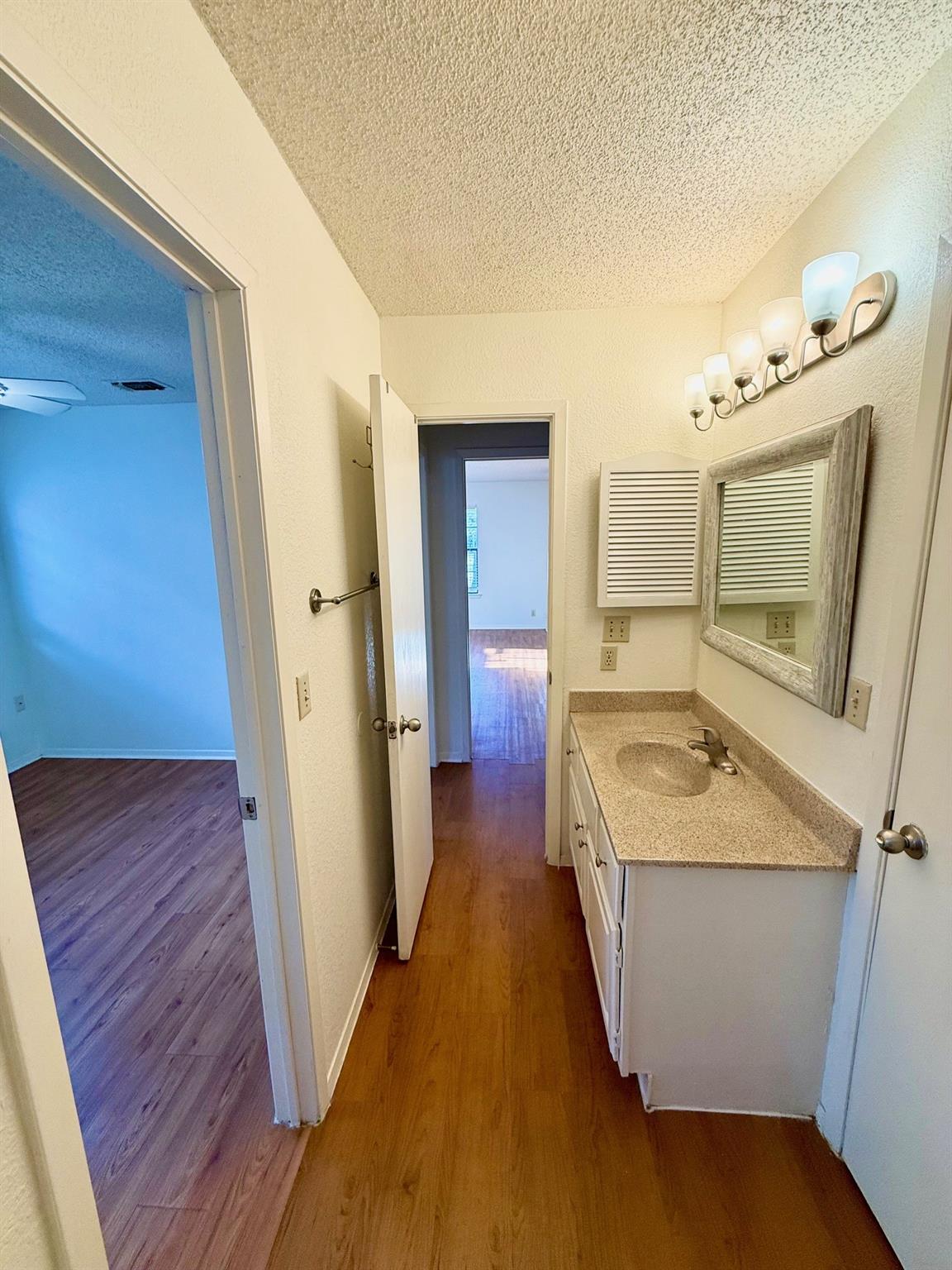 508 Algerita Dr B Property Photo 7