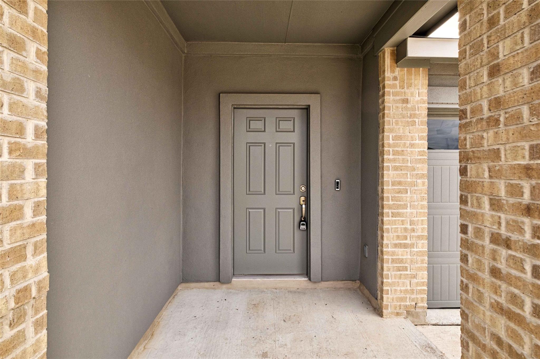 416 Escondido Cir Property Photo 4