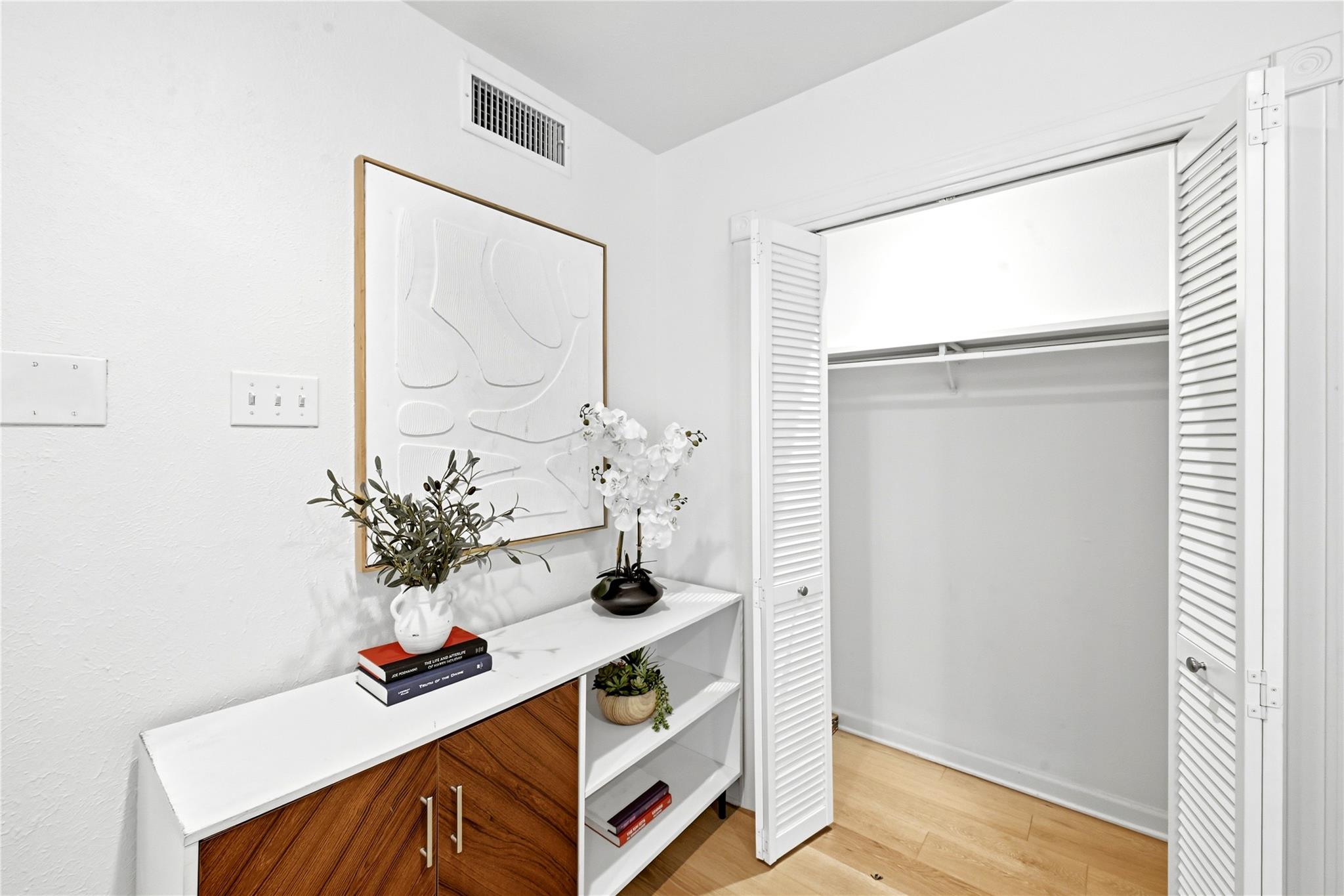 505 W 7th St #113 Property Photo 10