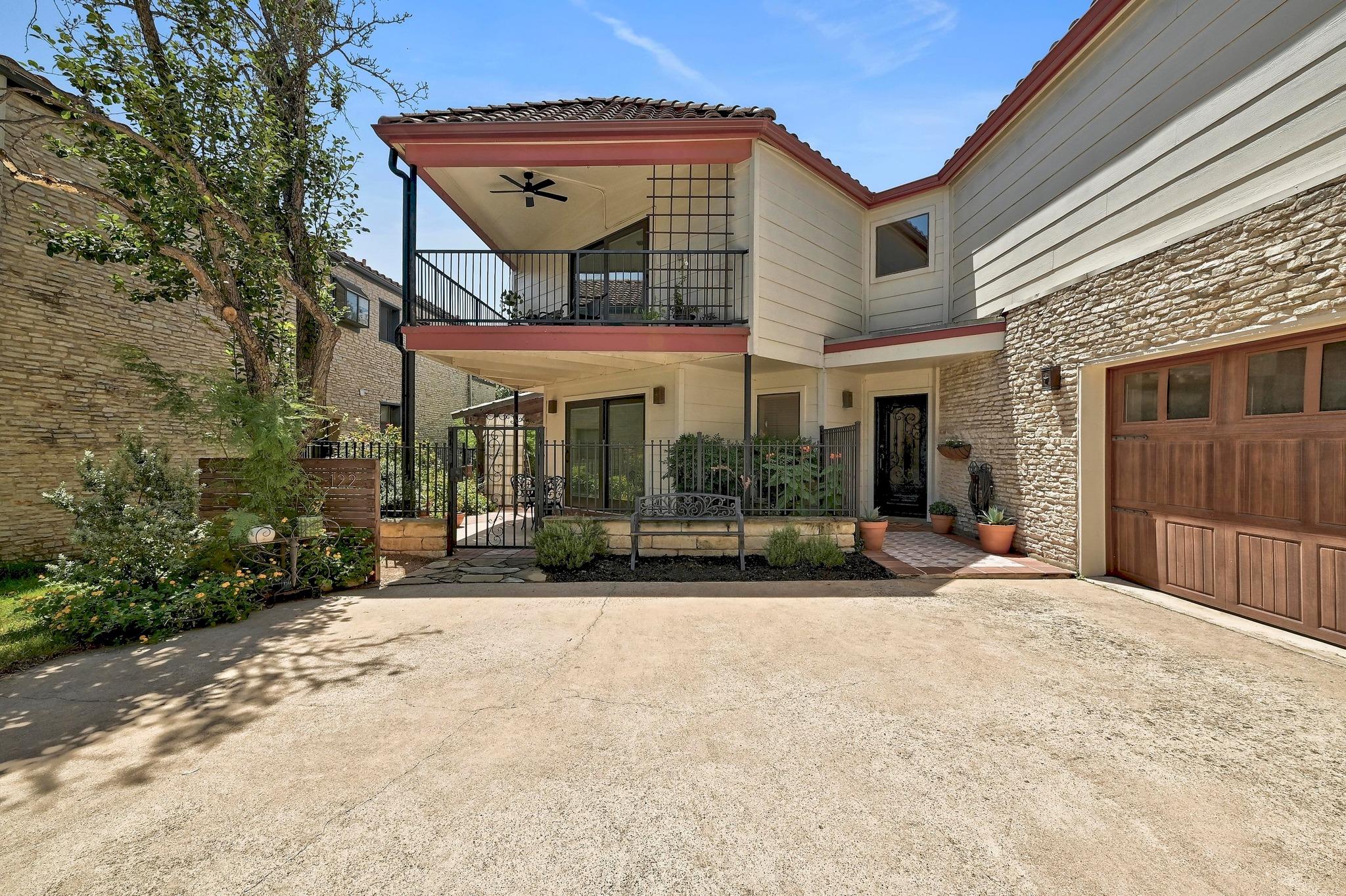 122 Acapulco Dr Property Photo 2