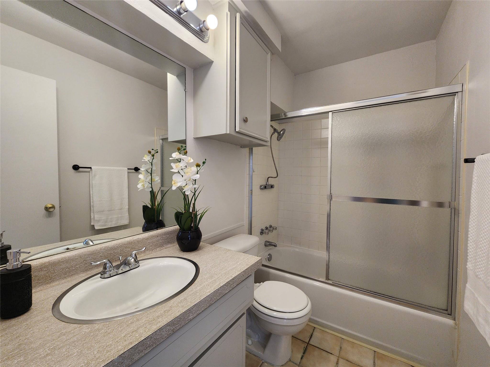 6501 E Hill Dr #121 Property Photo 9