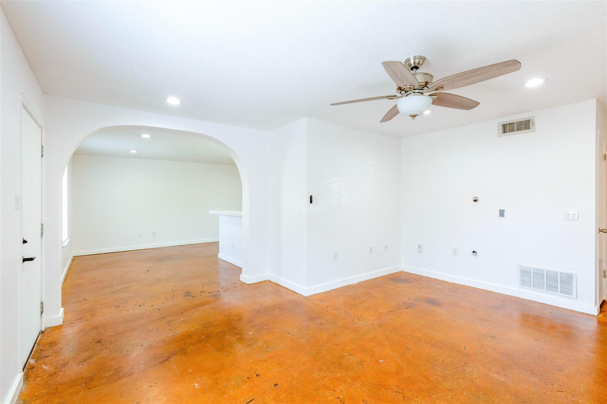 2302 East Side Dr 11 Property Photo 1