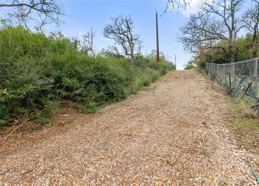 1106 Lott Ave Property Photo 11