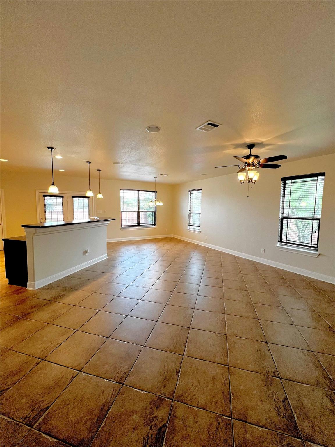 2009 Woodway Dr Property Photo 2
