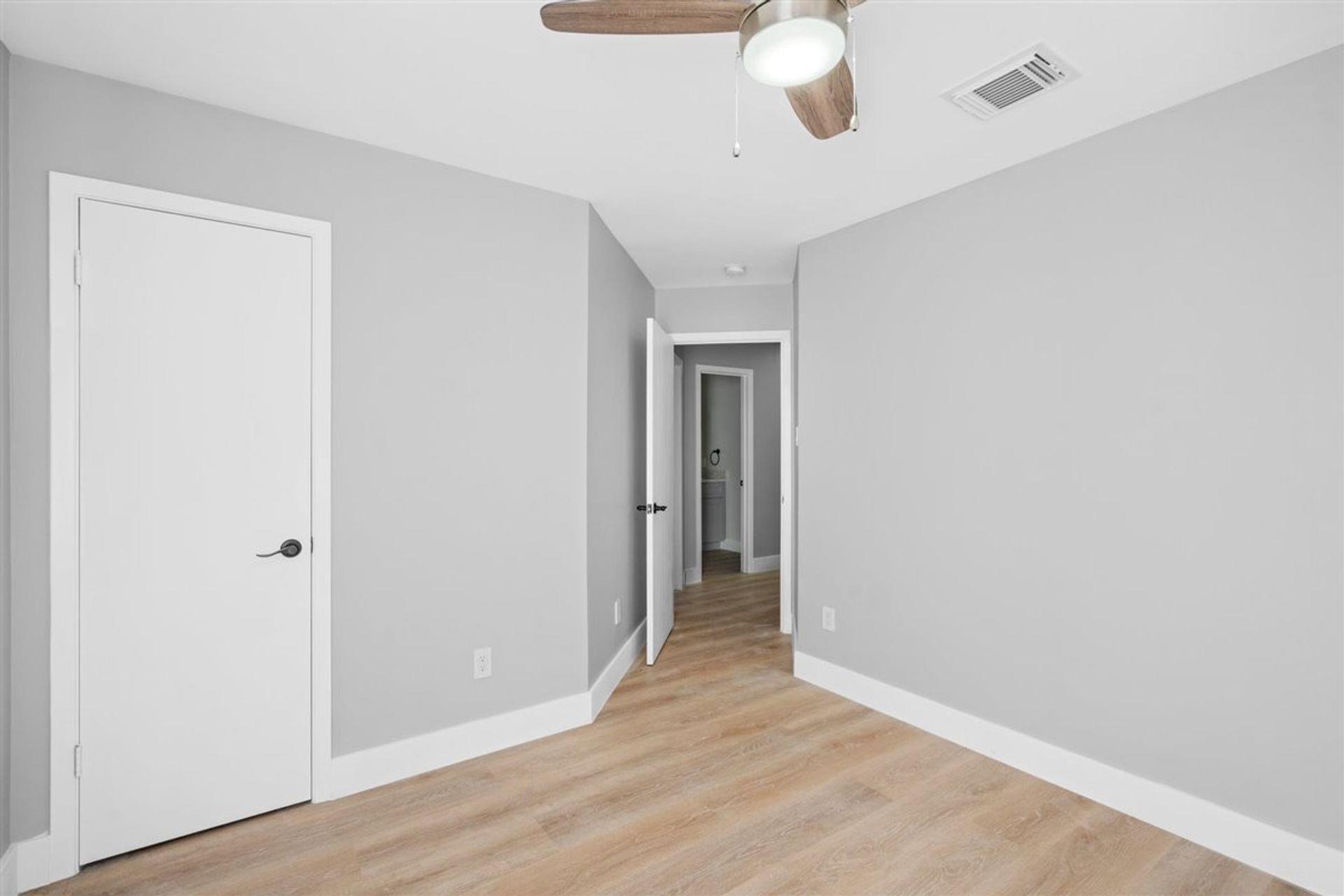 3107 E 13th St #b Property Photo 27