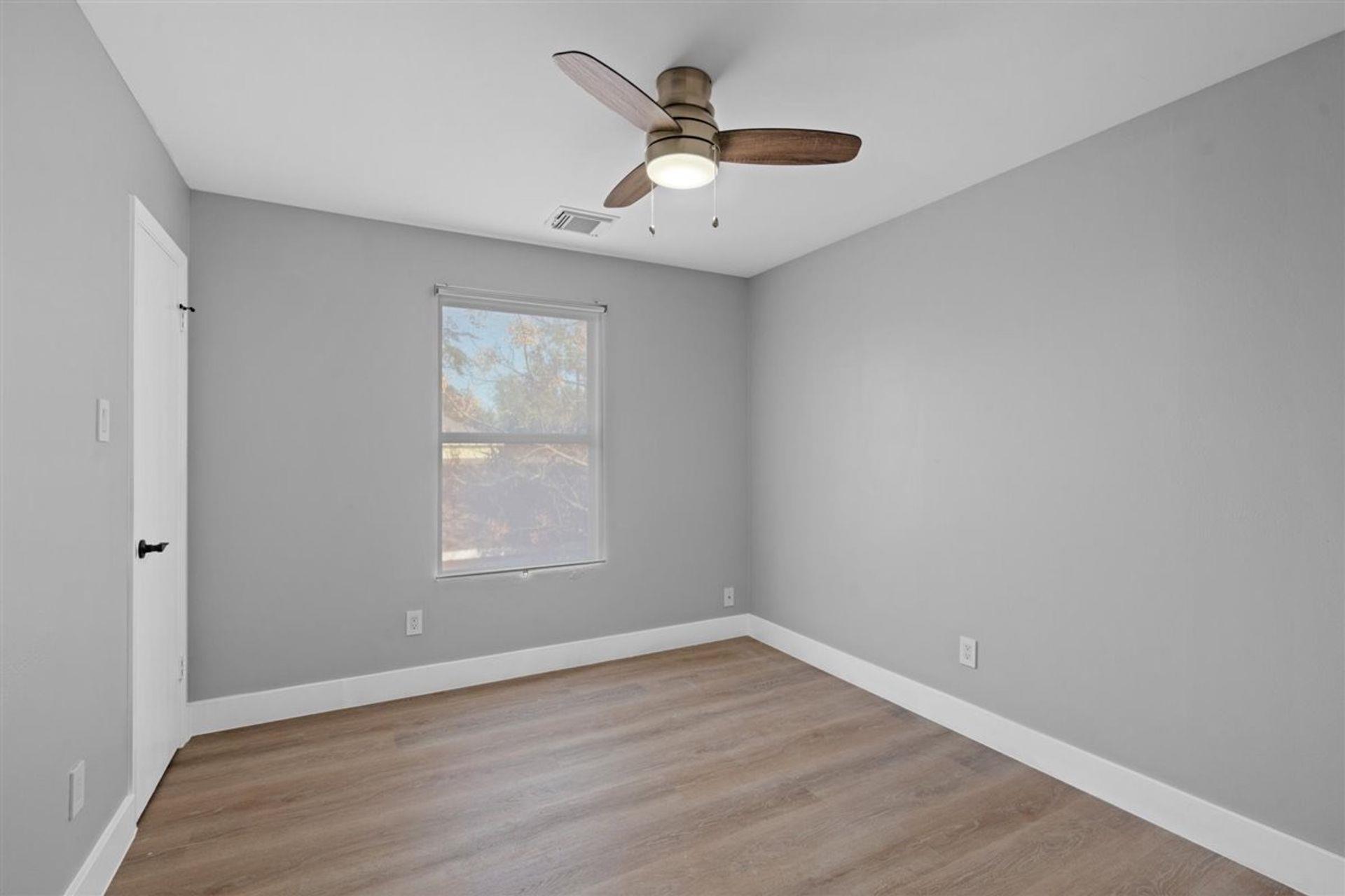 3107 E 13th St #b Property Photo 31