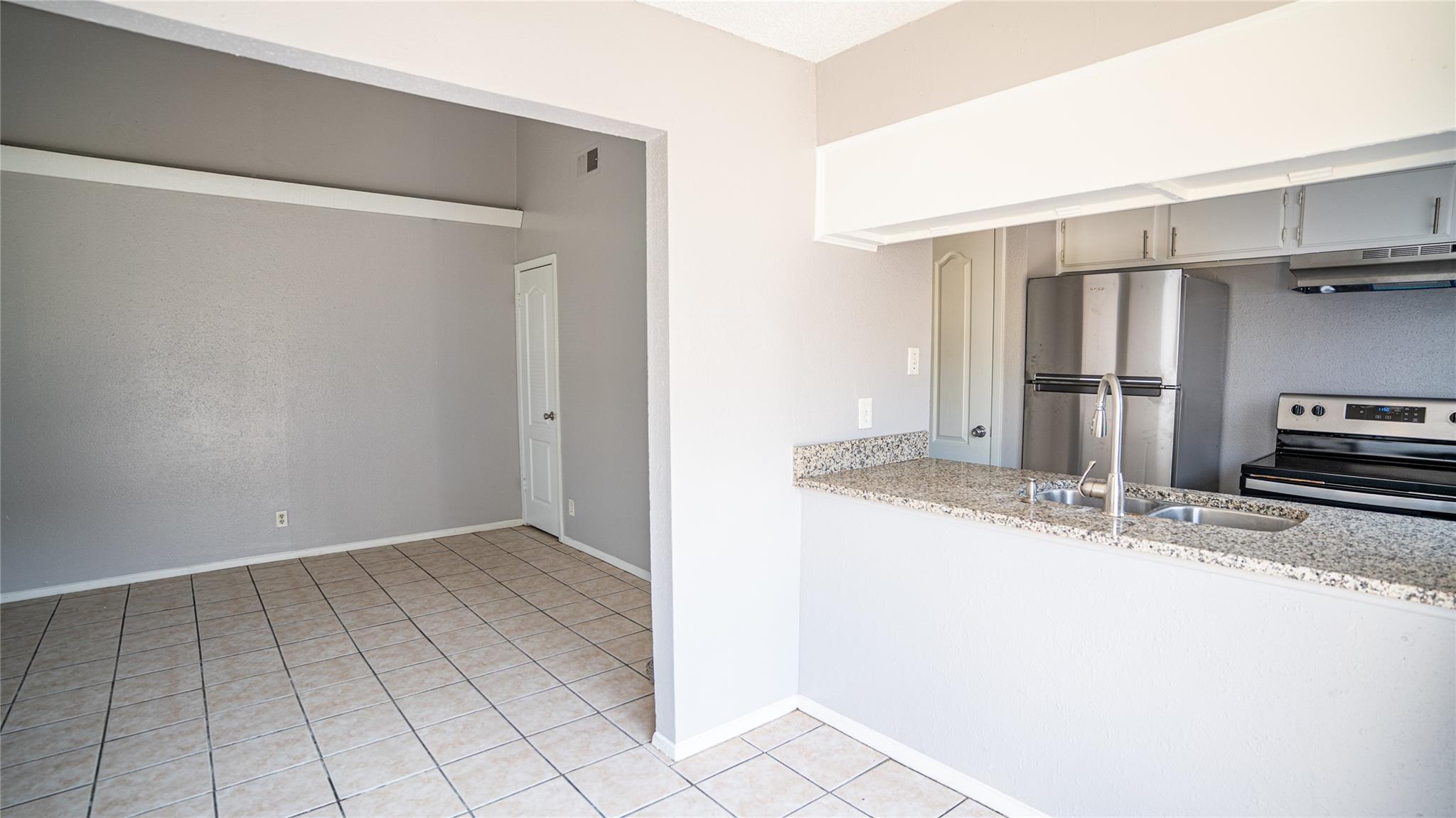 3003 Parker Ln #d Property Photo 4