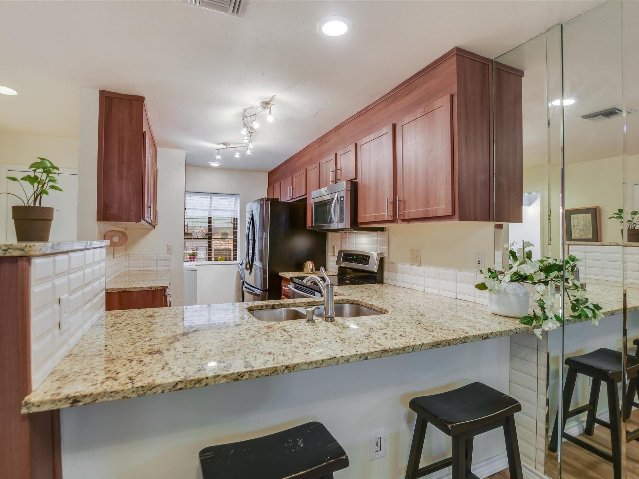 7122 Wood Hollow Dr 19 Property Photo 8