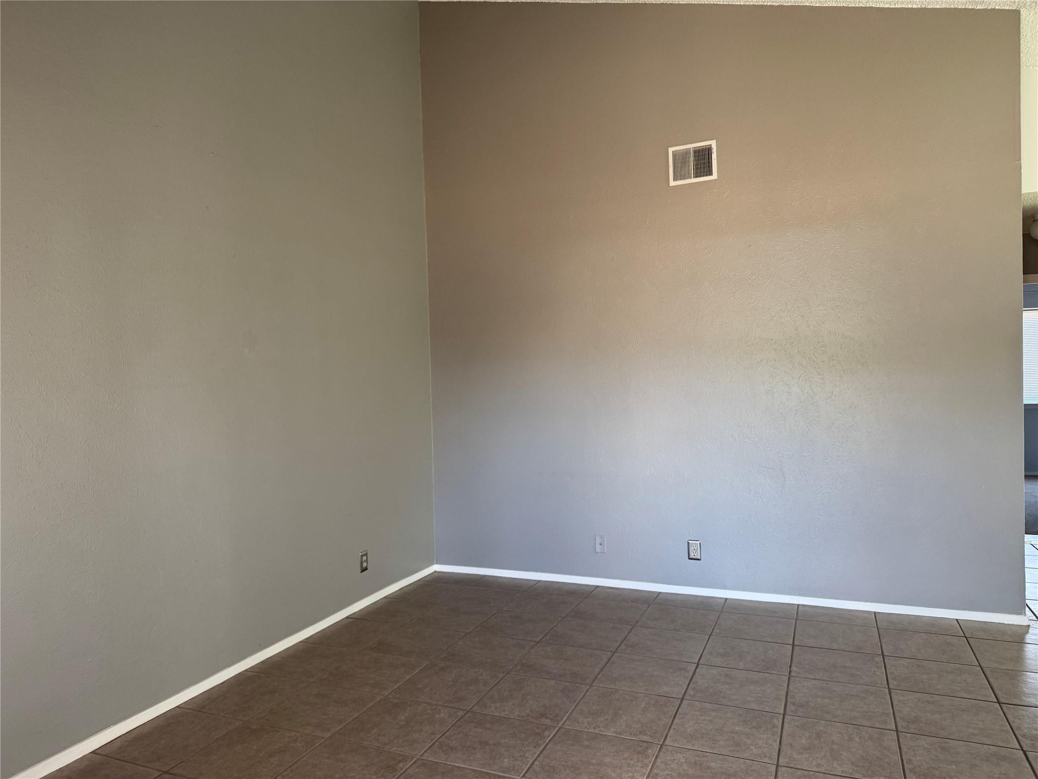 8704 Pineridge Dr #b Property Photo 4