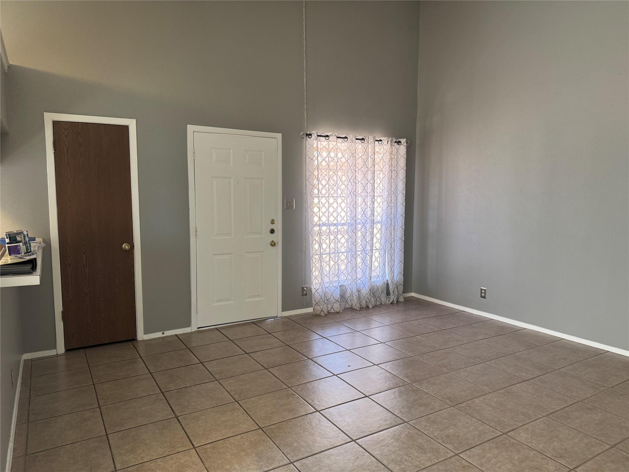 8704 Pineridge Dr #b Property Photo 14