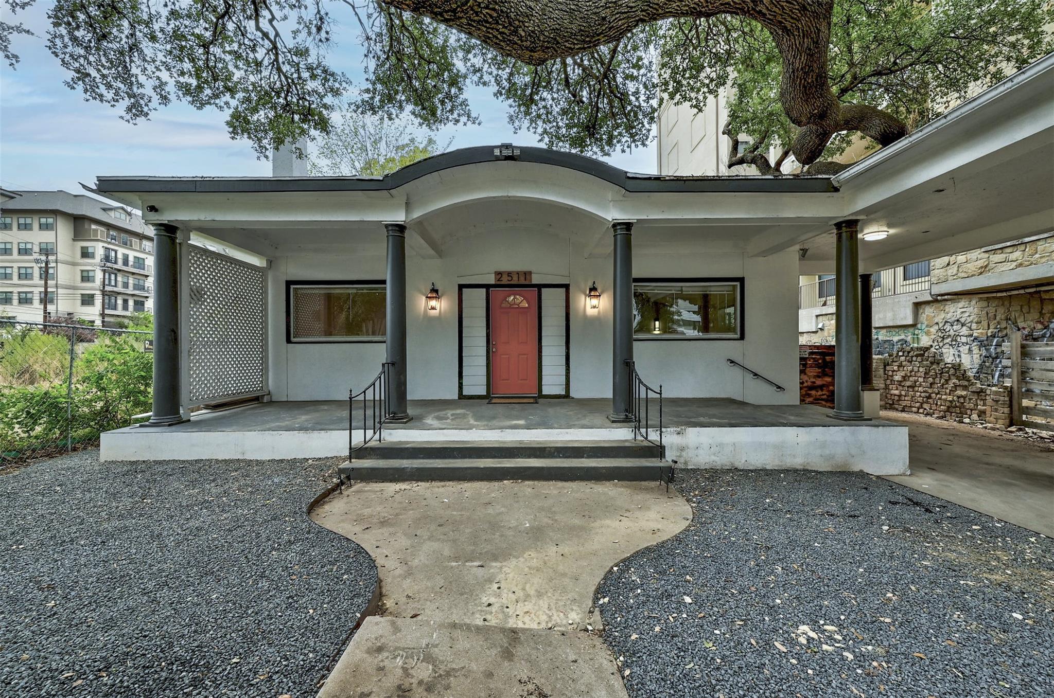 2511 San Gabriel St Property Photo 1