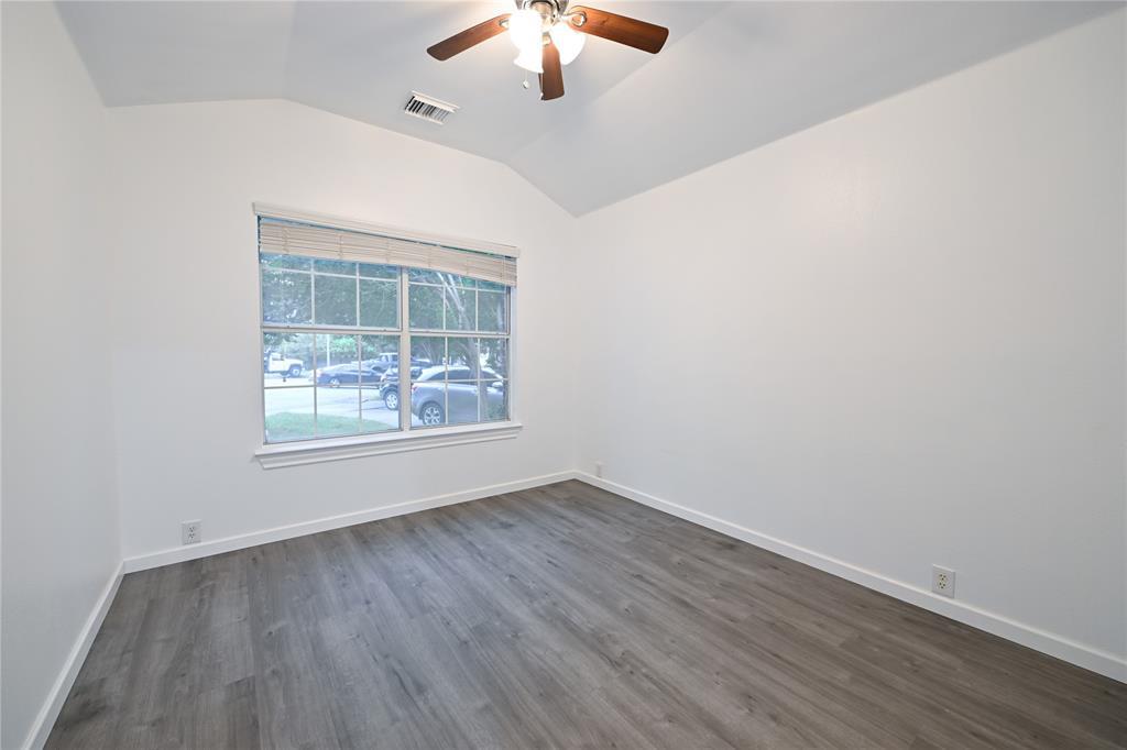 910 Rocking Spur Cv Property Photo 3