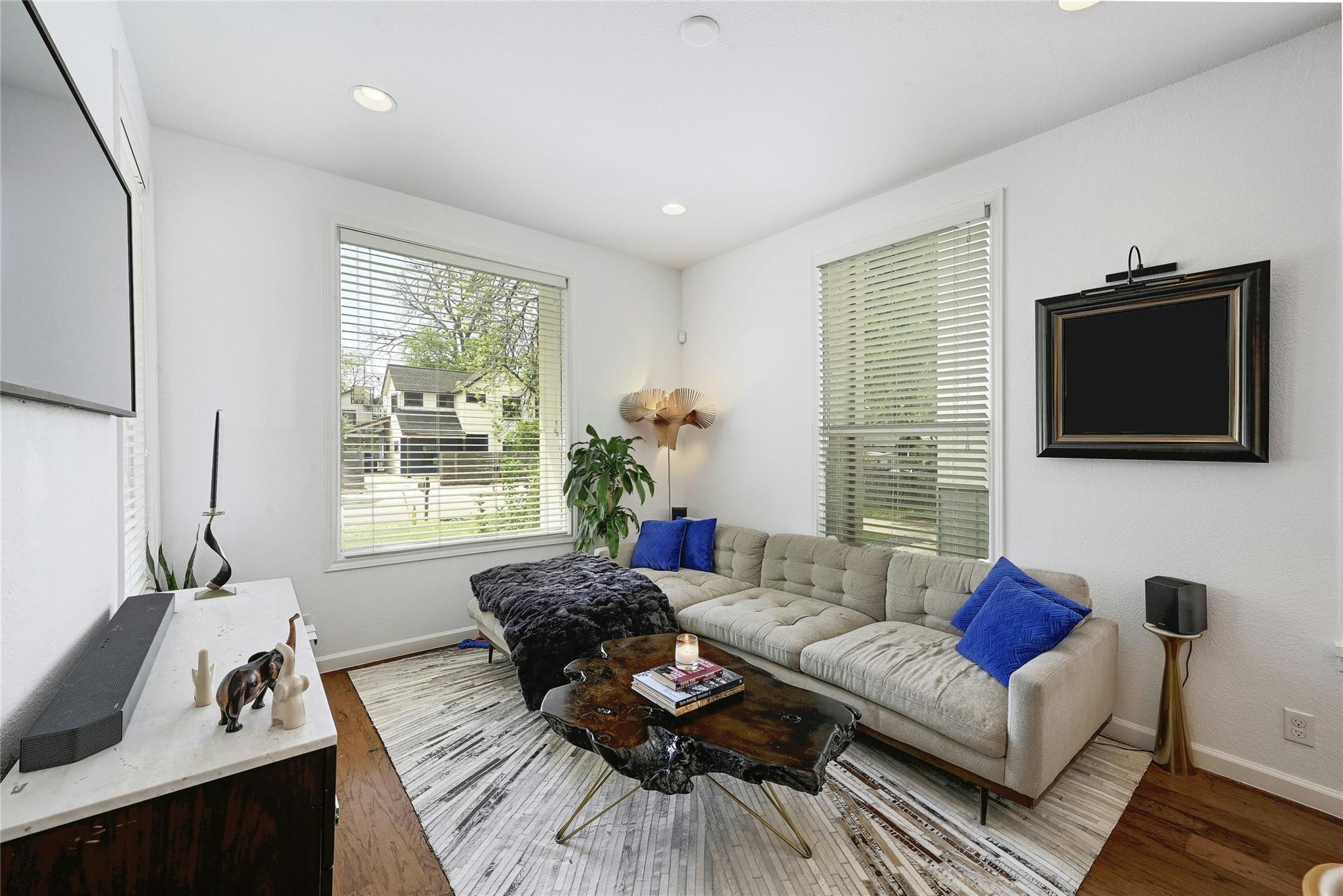 2614 Willow St #a Property Photo 2
