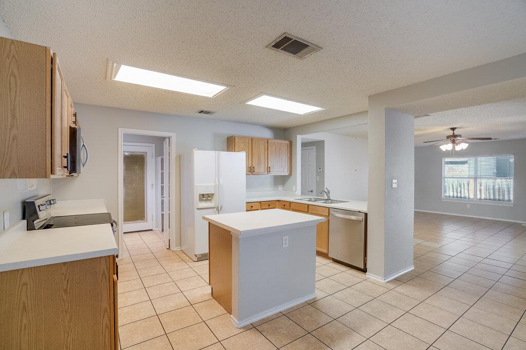 7903 Bramble Bush Dr Property Photo 8