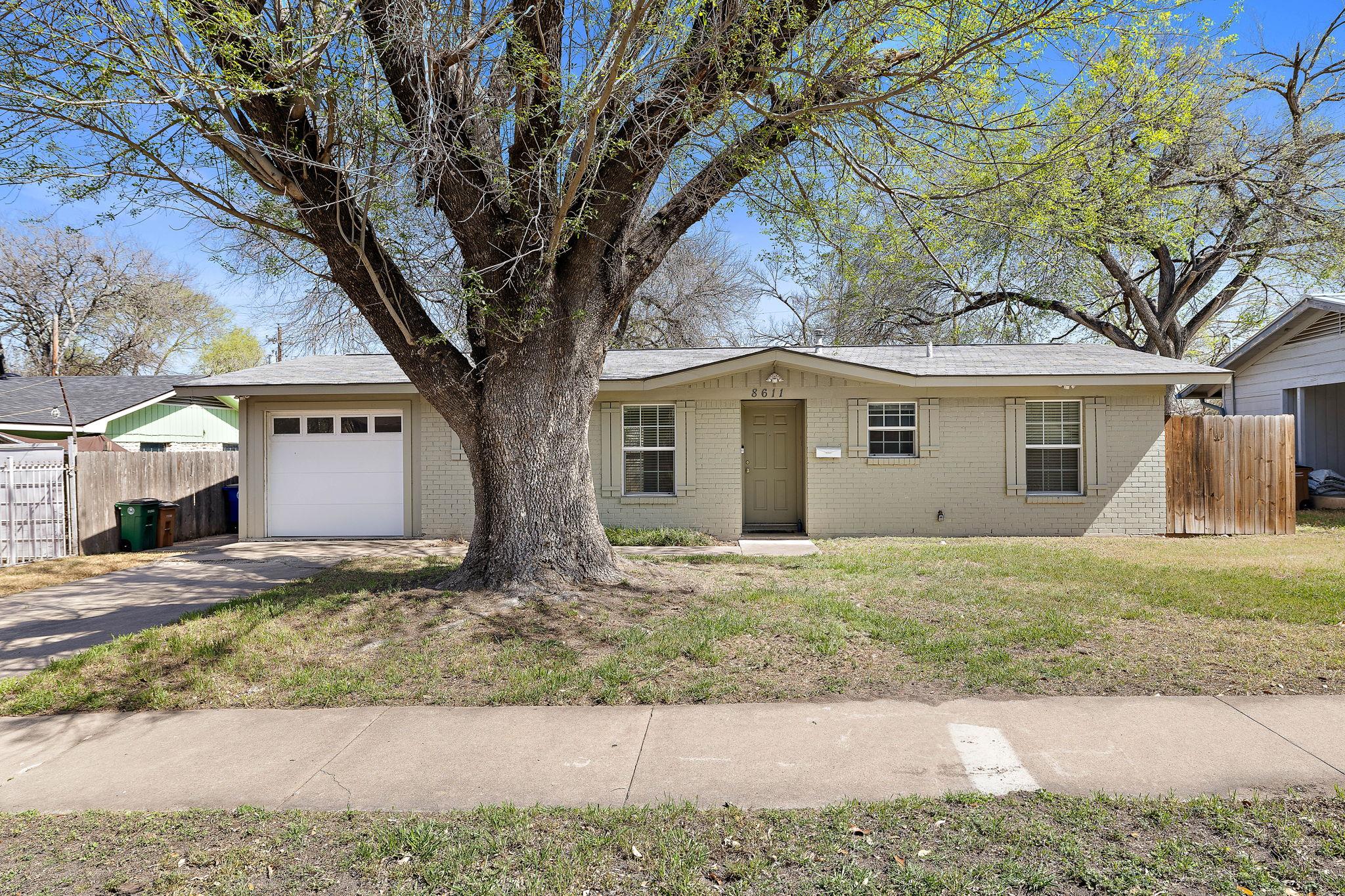 8611 Brookfield Dr Property Photo
