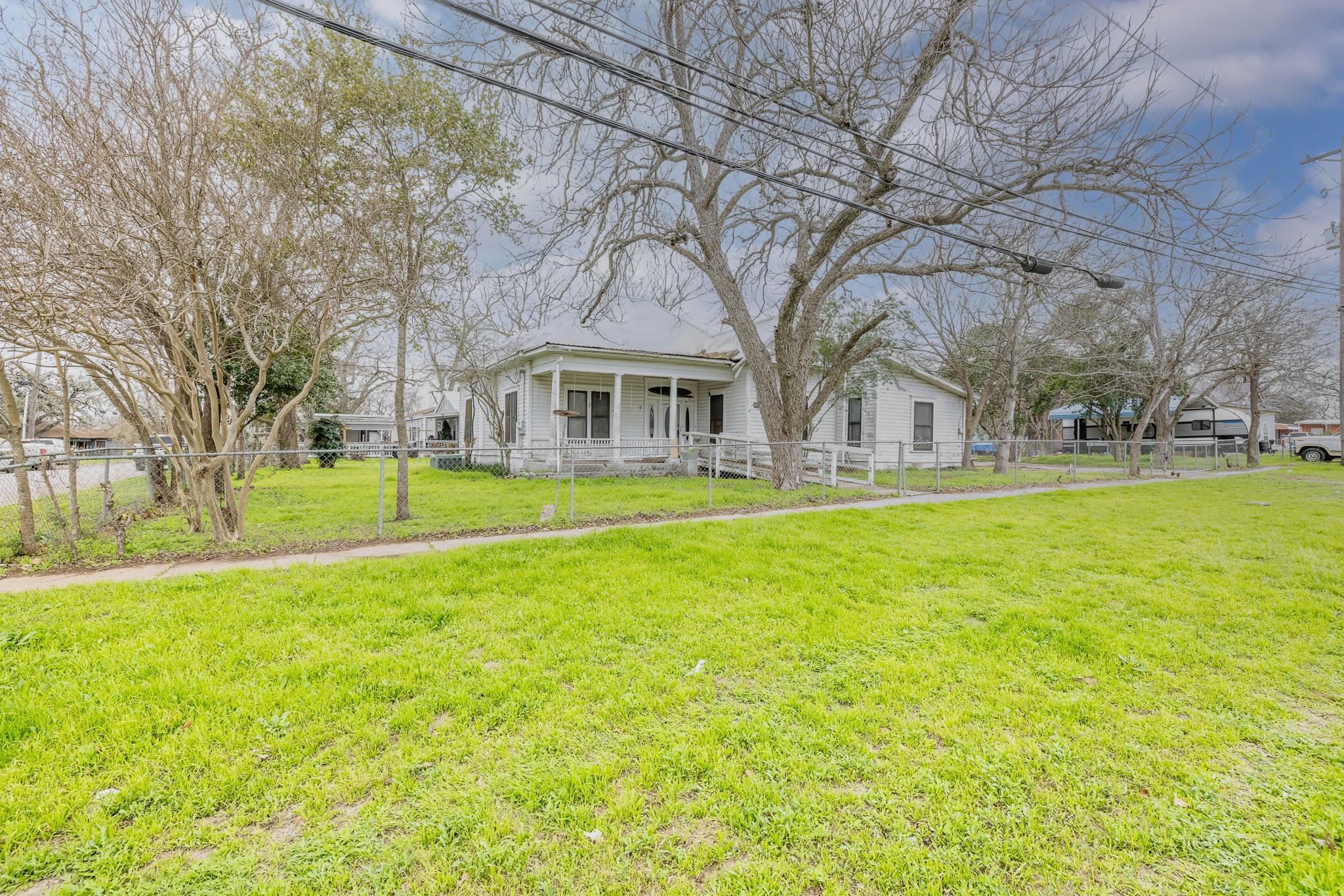 1003 Water St Property Photo