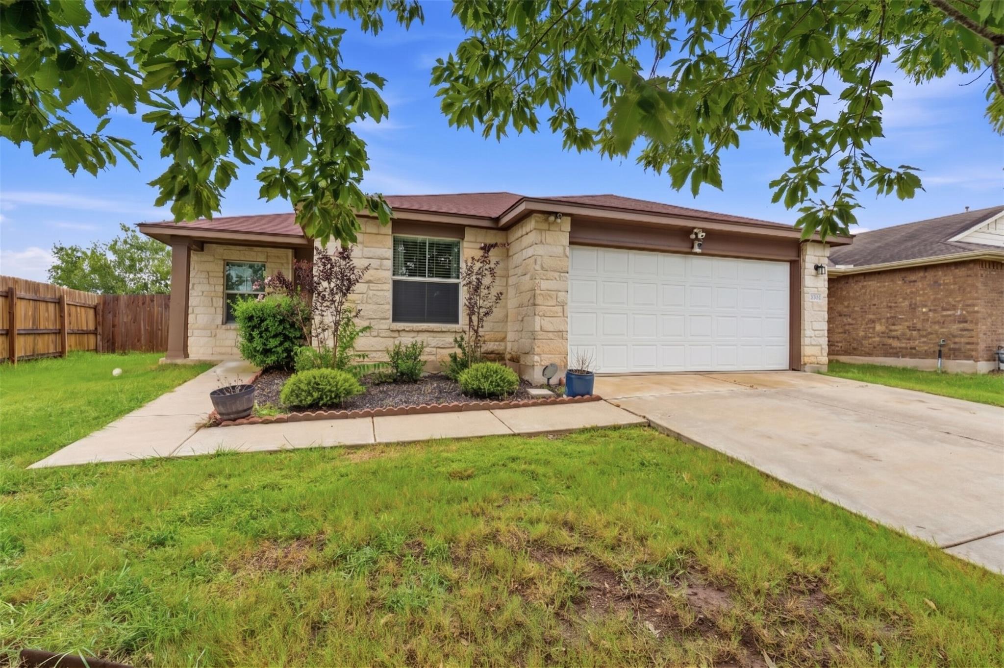 18512 Great Falls Dr Property Photo 1