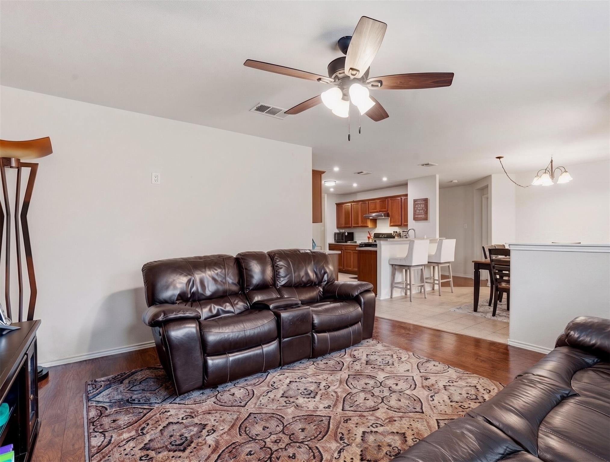 18512 Great Falls Dr Property Photo 8