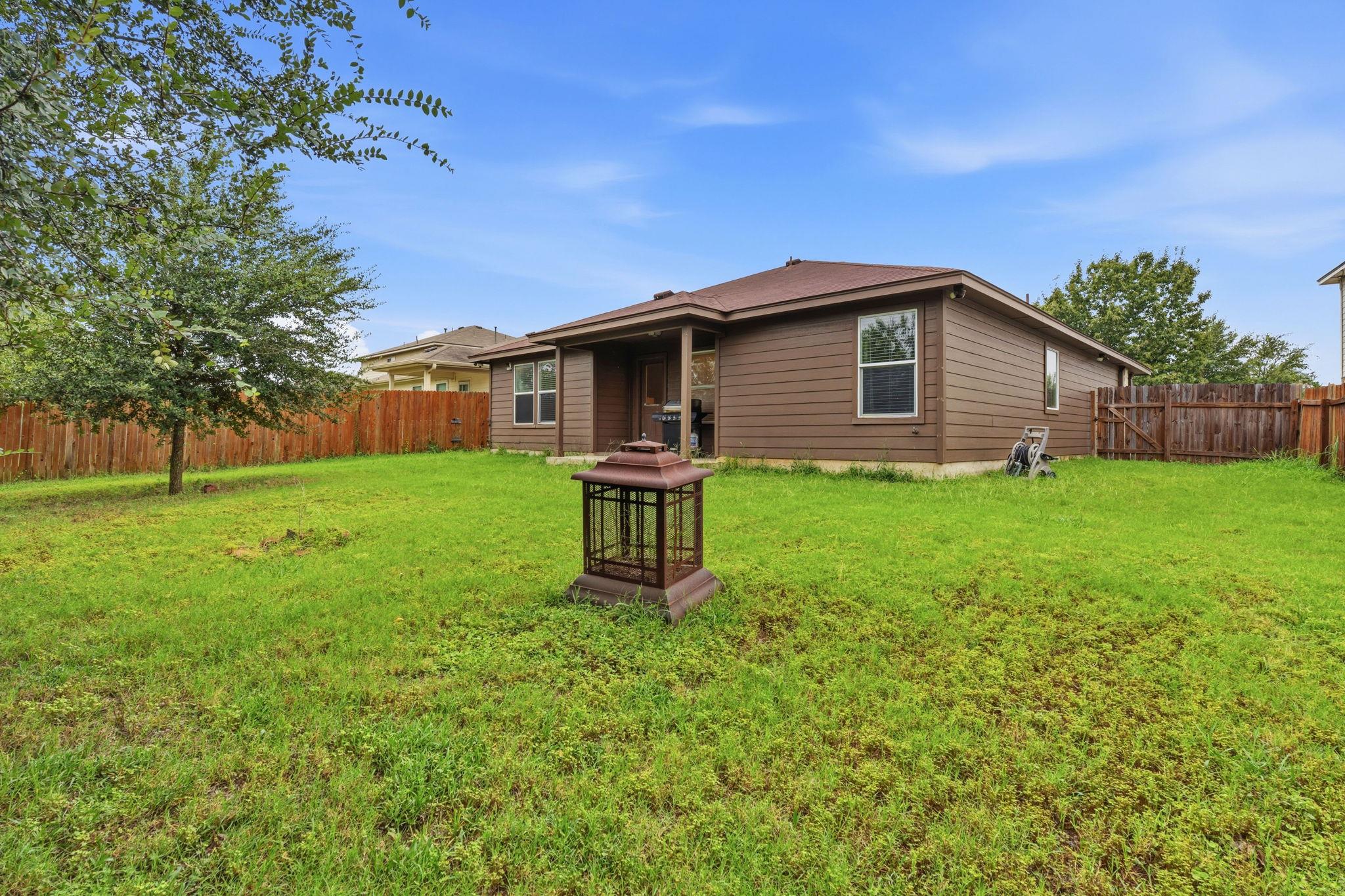 18512 Great Falls Dr Property Photo 21