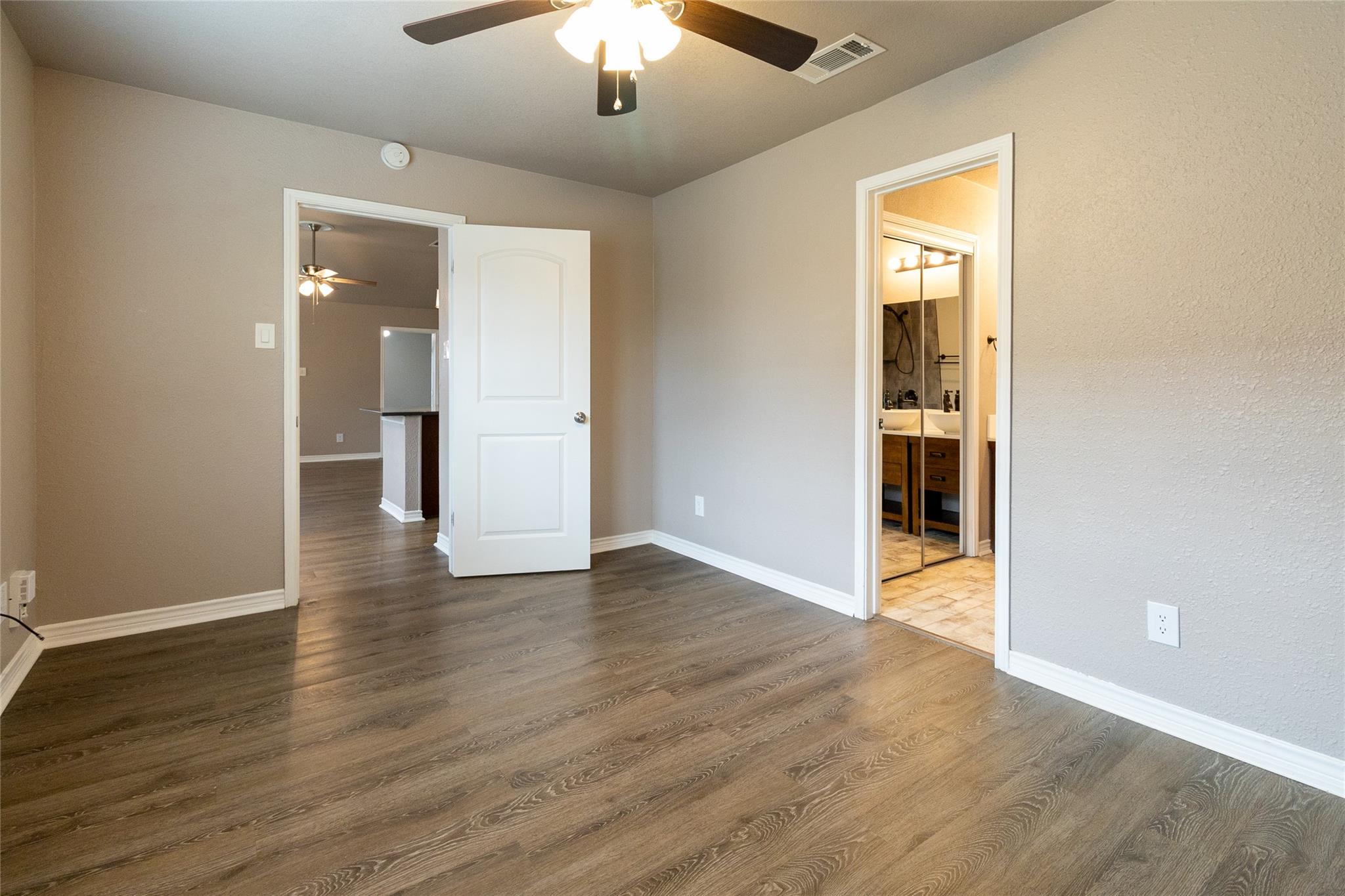 1003 Hyridge St Property Photo 7
