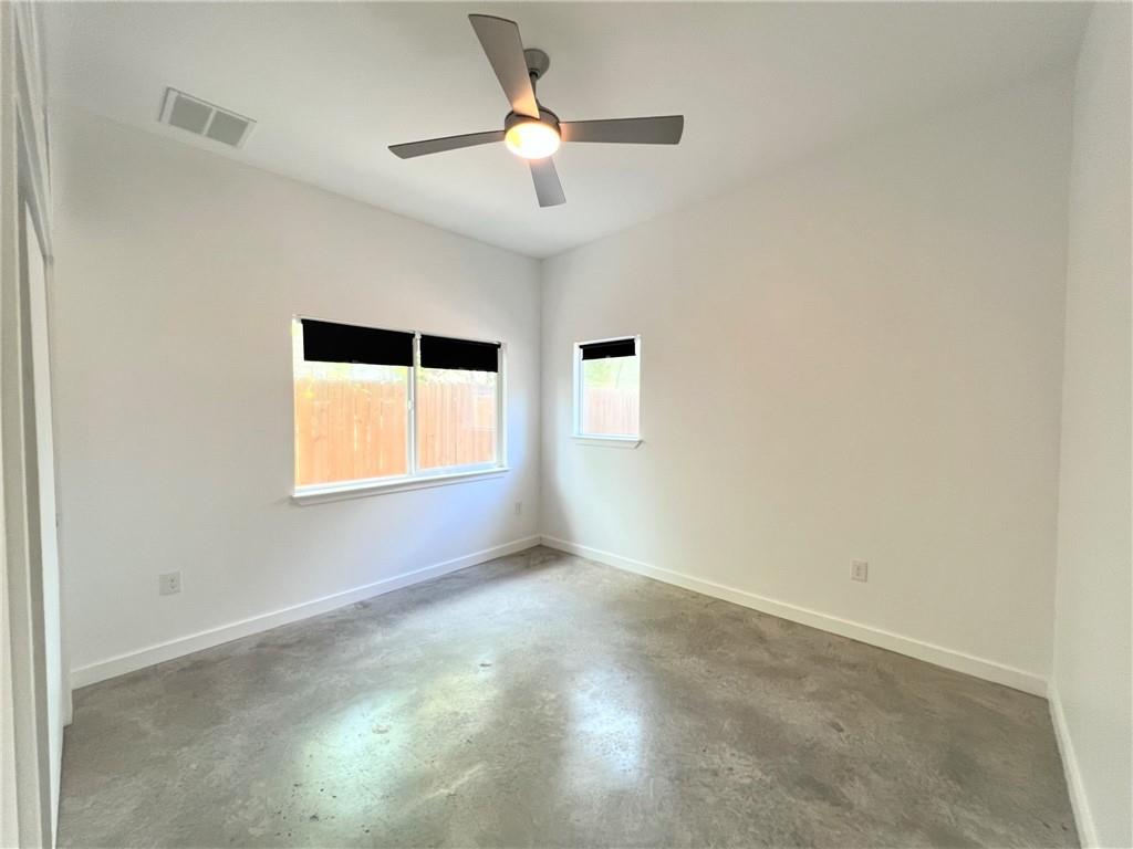 2103 E 14th St #b Property Photo 8