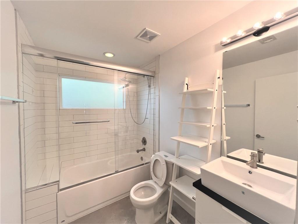 2103 E 14th St #b Property Photo 9