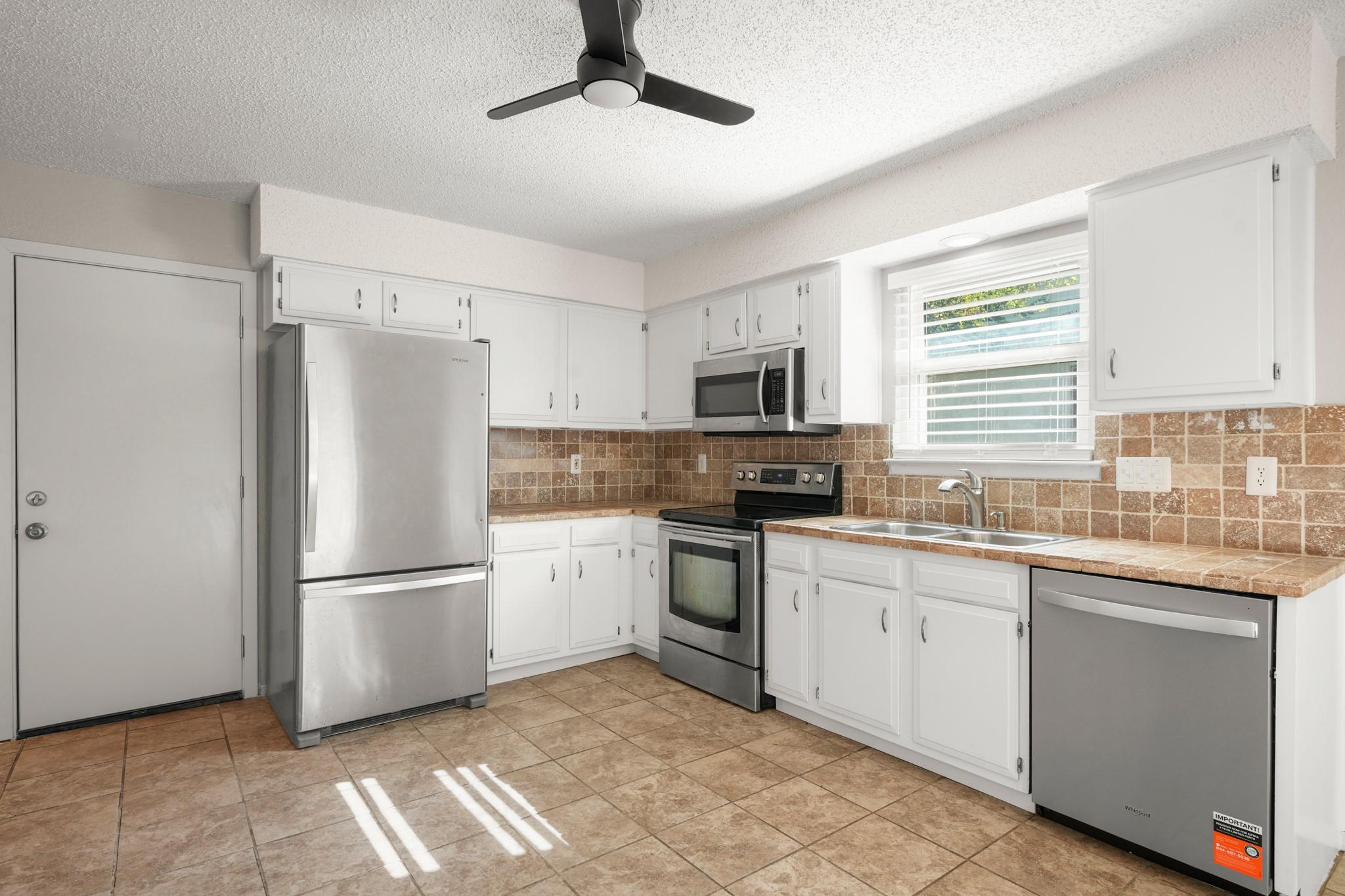 3213 Plantation Rd Property Photo 2