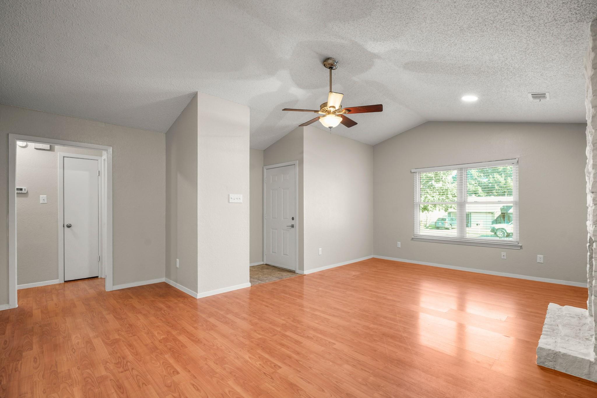 3213 Plantation Rd Property Photo 6