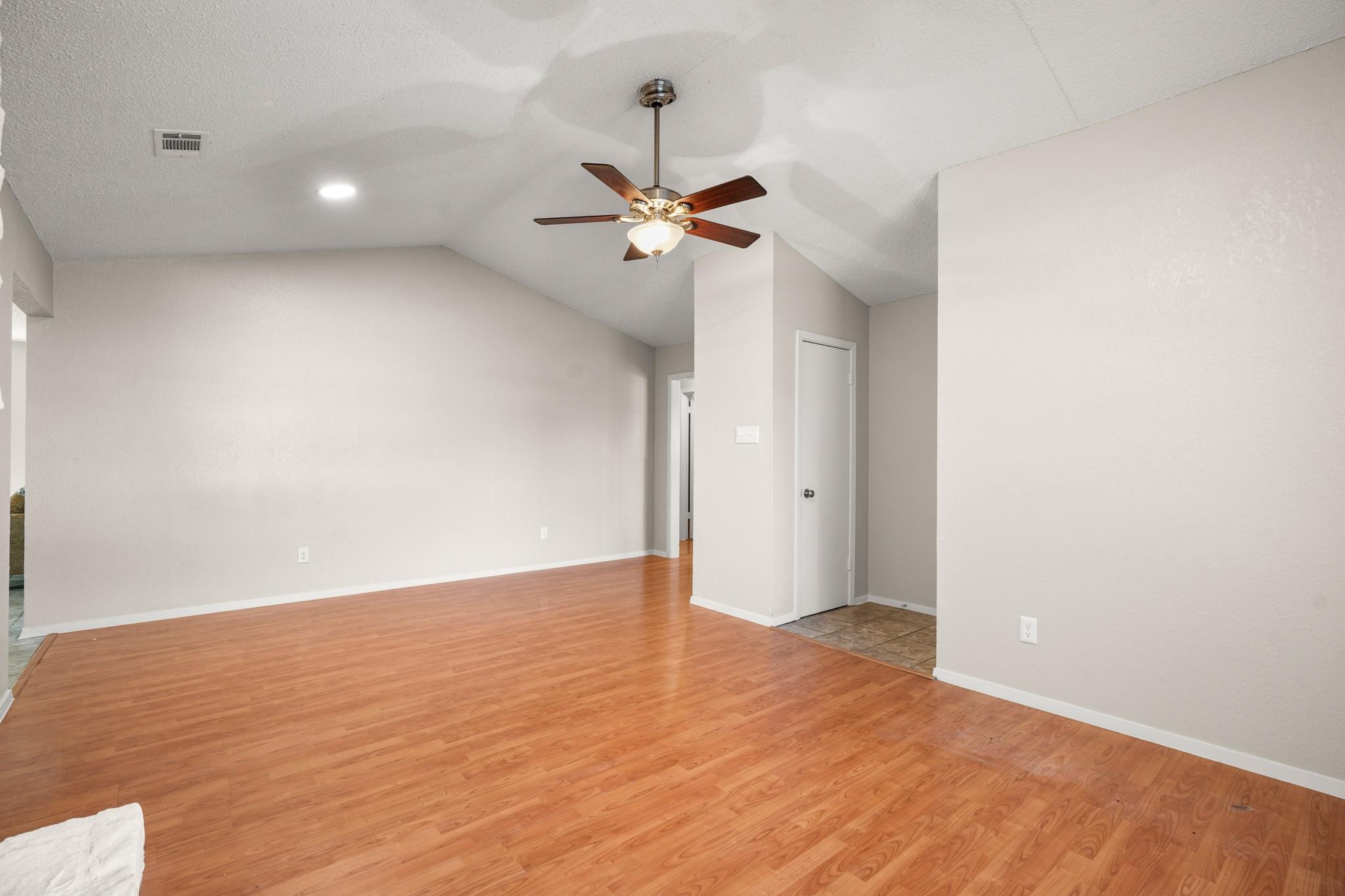 3213 Plantation Rd Property Photo 7