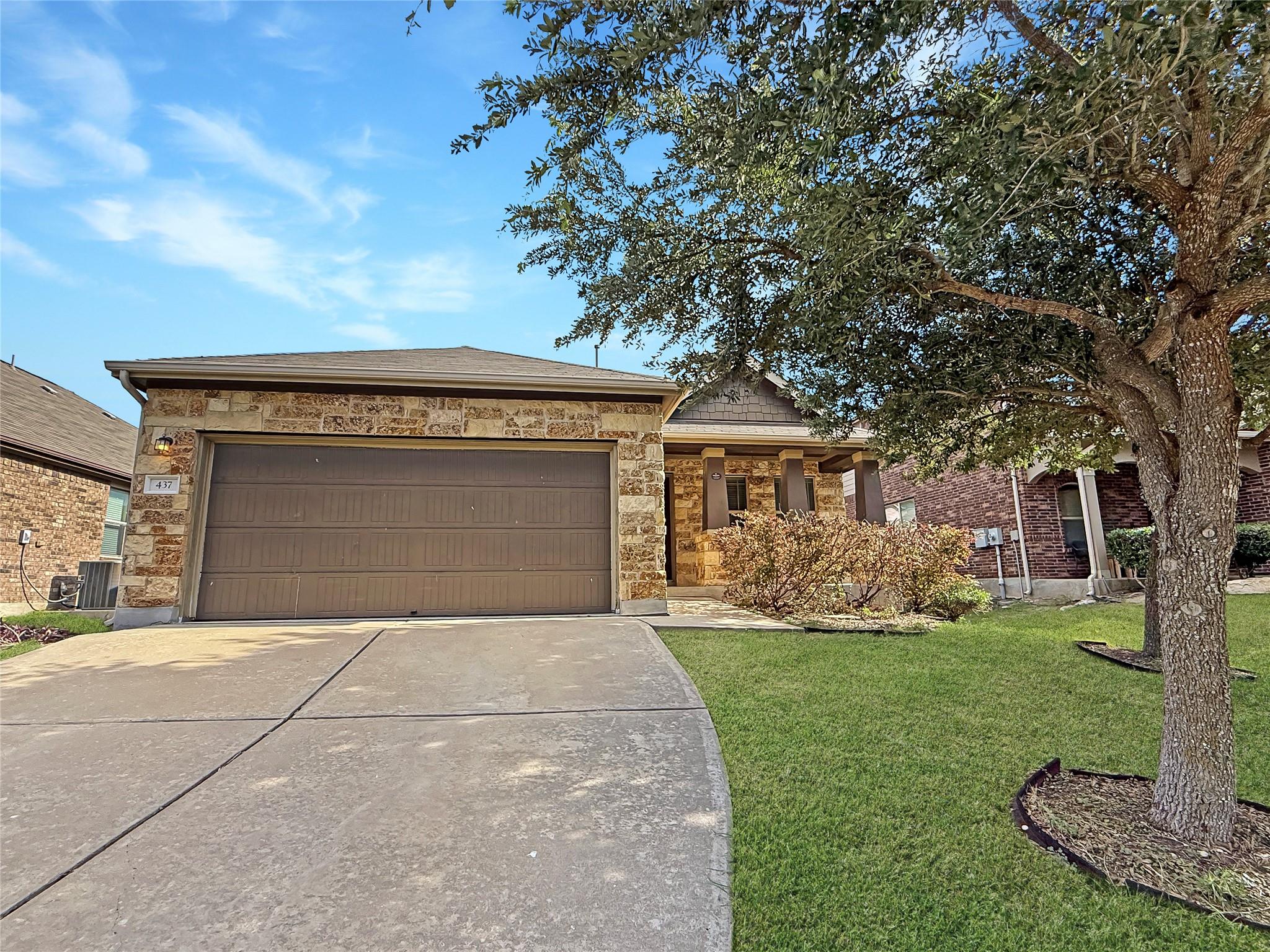 437 Travertine Trl Property Photo 2