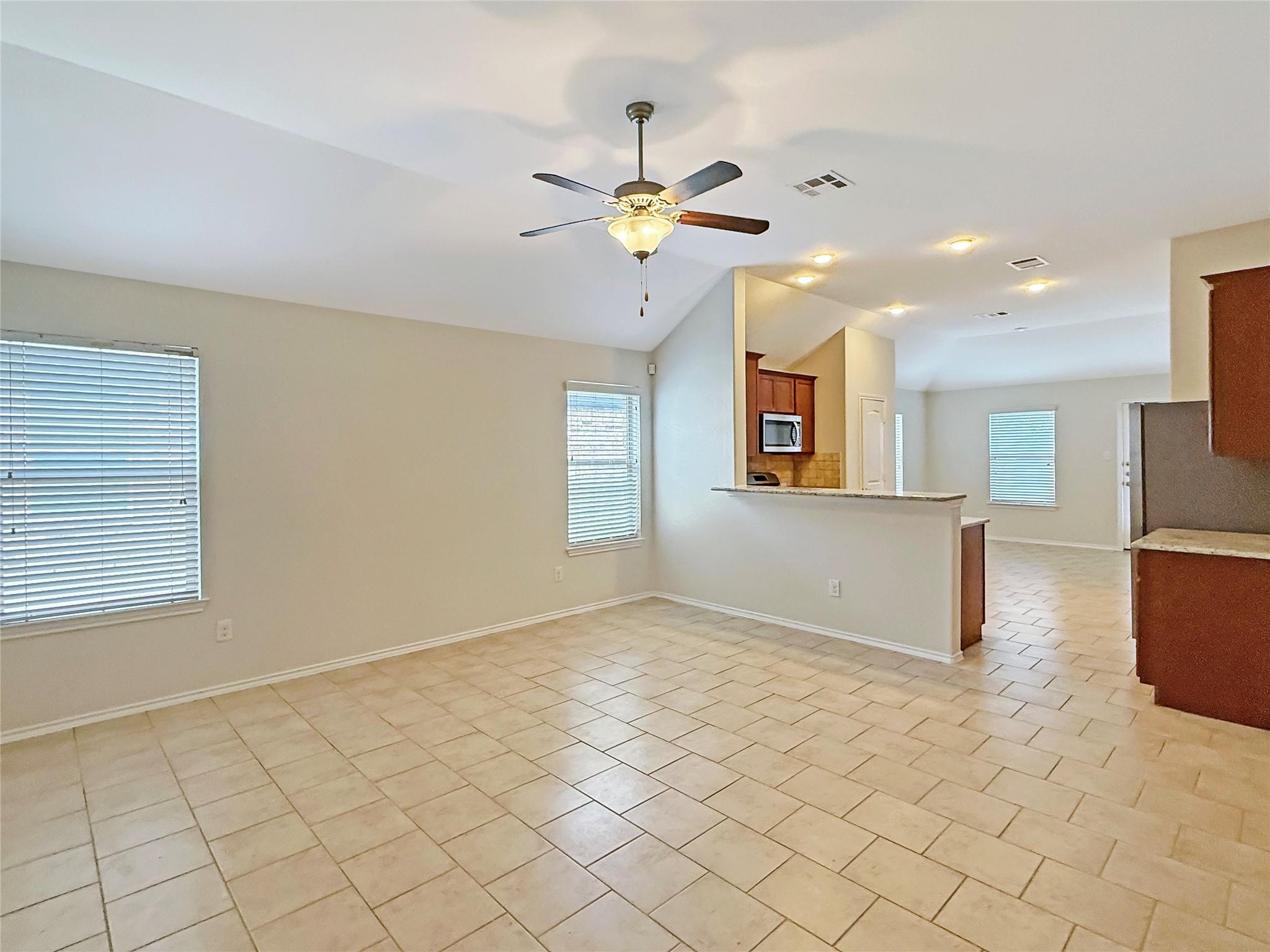 437 Travertine Trl Property Photo 3