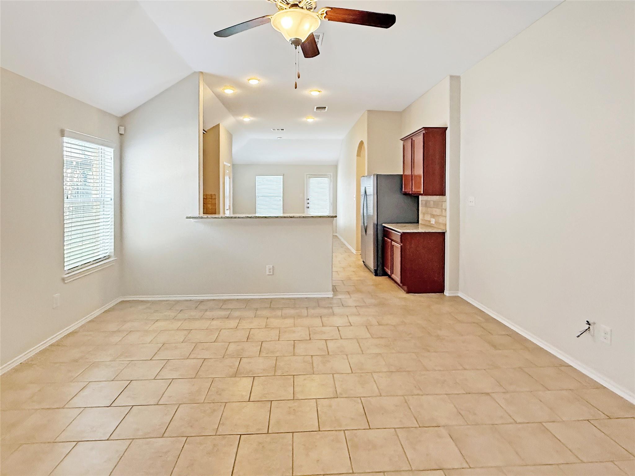 437 Travertine Trl Property Photo 5