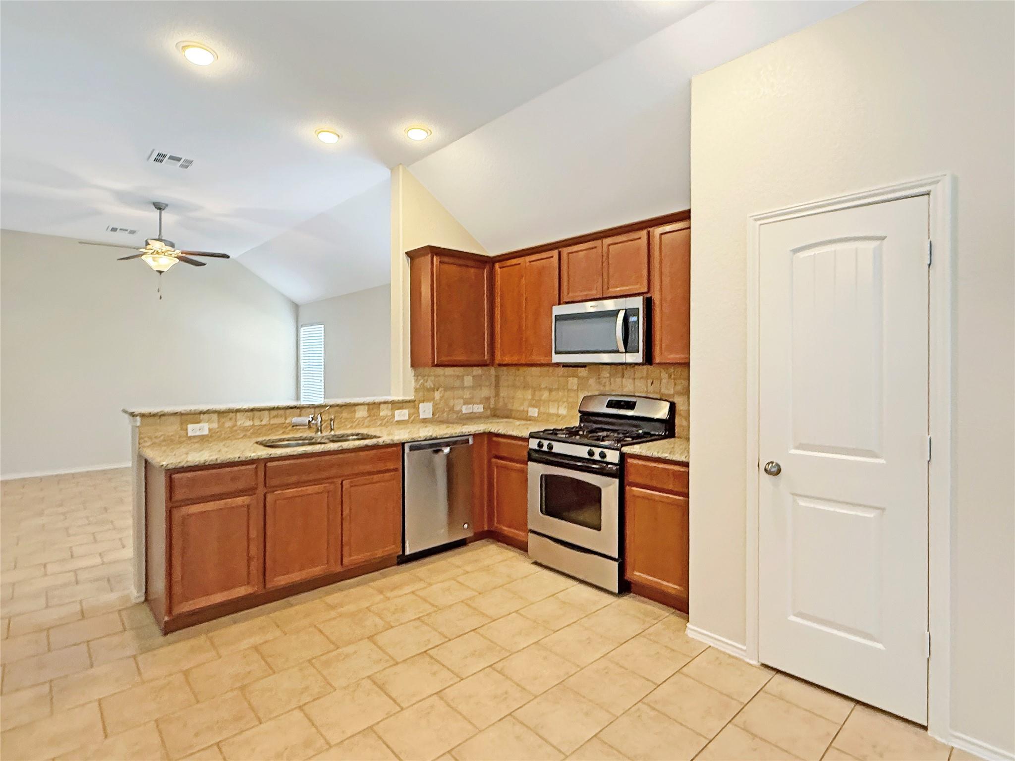 437 Travertine Trl Property Photo 8
