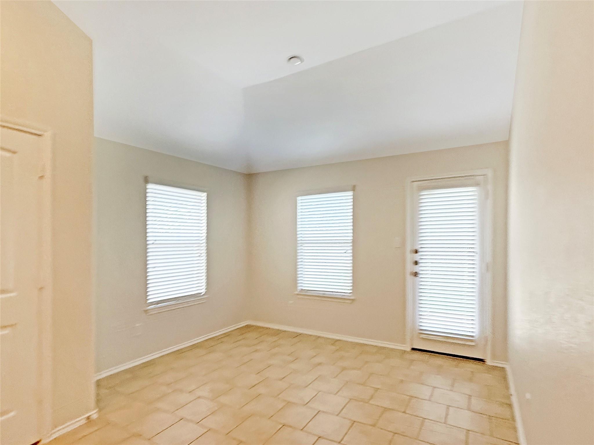 437 Travertine Trl Property Photo 9
