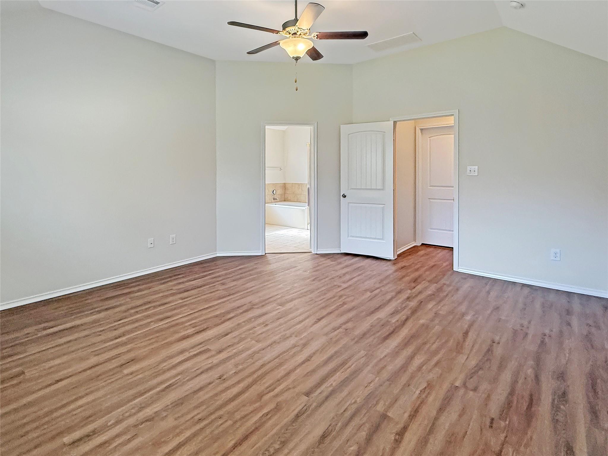 437 Travertine Trl Property Photo 11