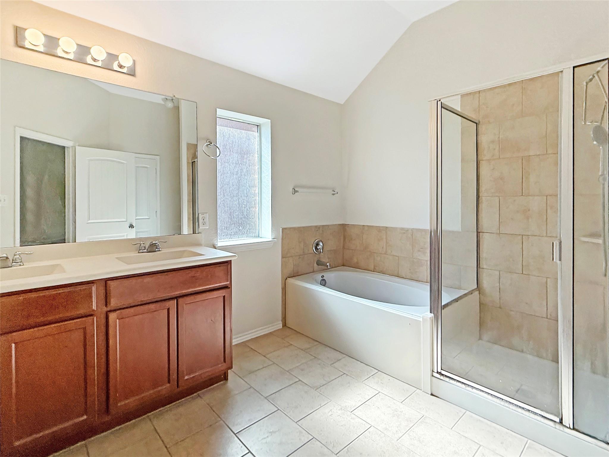437 Travertine Trl Property Photo 12