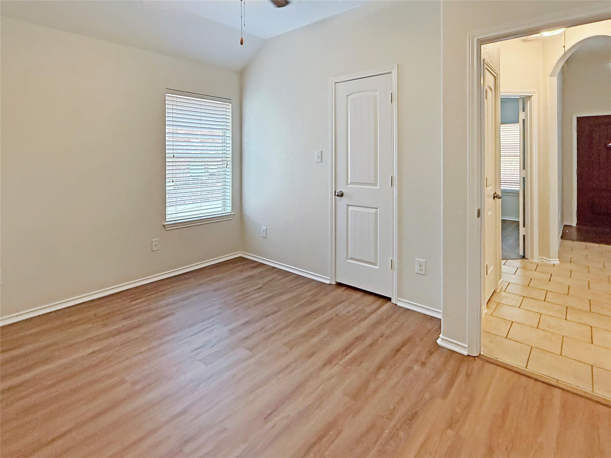 437 Travertine Trl Property Photo 15